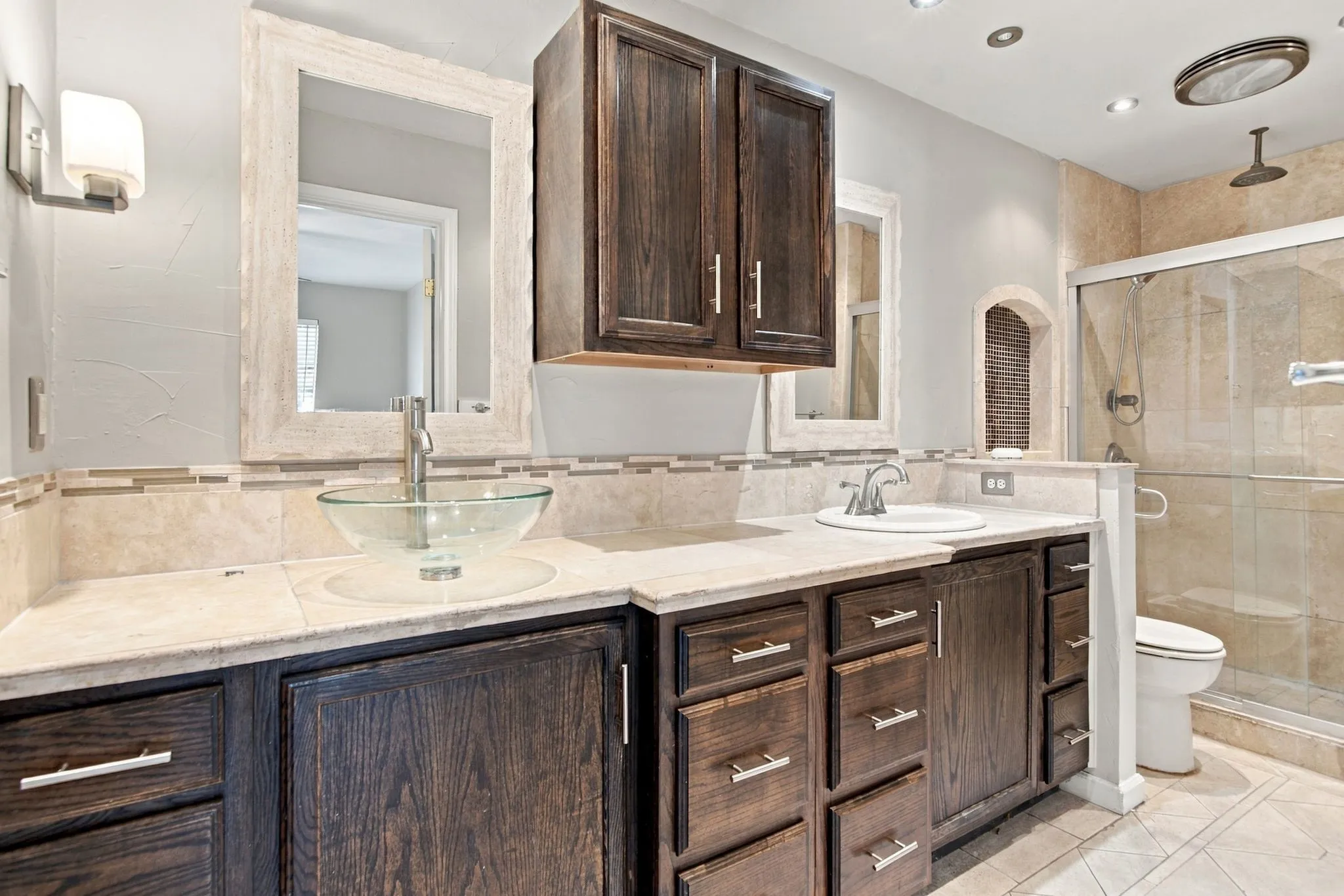 Single Family Residence For Sale in Tarrant County , 3004 Bent Tree Lane, Bedford, Texas 76021, 3 Bedroom, 2 Bathroom, 2 Garage spaces, 1,589 Sqft, built in 1978, mls#21390192, Real Estate Agent in Bedford, Homes For Sale in Tarrant county, Homes For Sale in Bedford, Realtor in Bedford Texas, Real Estate Brokerage Independent Realty Texas, Luminita Cordes Realtor