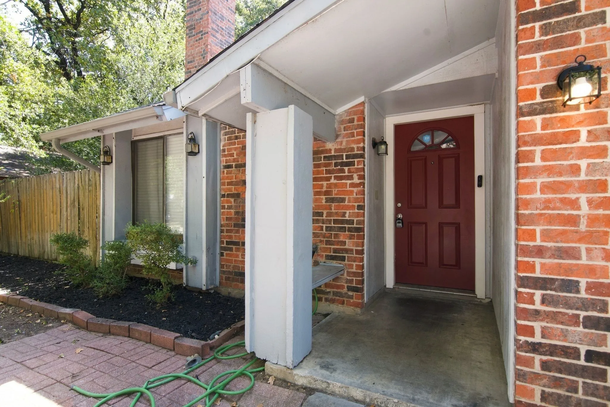 Single Family Residence For Sale in Tarrant County , 3004 Bent Tree Lane, Bedford, Texas 76021, 3 Bedroom, 2 Bathroom, 2 Garage spaces, 1,589 Sqft, built in 1978, mls#21390192, Real Estate Agent in Bedford, Homes For Sale in Tarrant county, Homes For Sale in Bedford, Realtor in Bedford Texas, Real Estate Brokerage Independent Realty Texas, Luminita Cordes Realtor