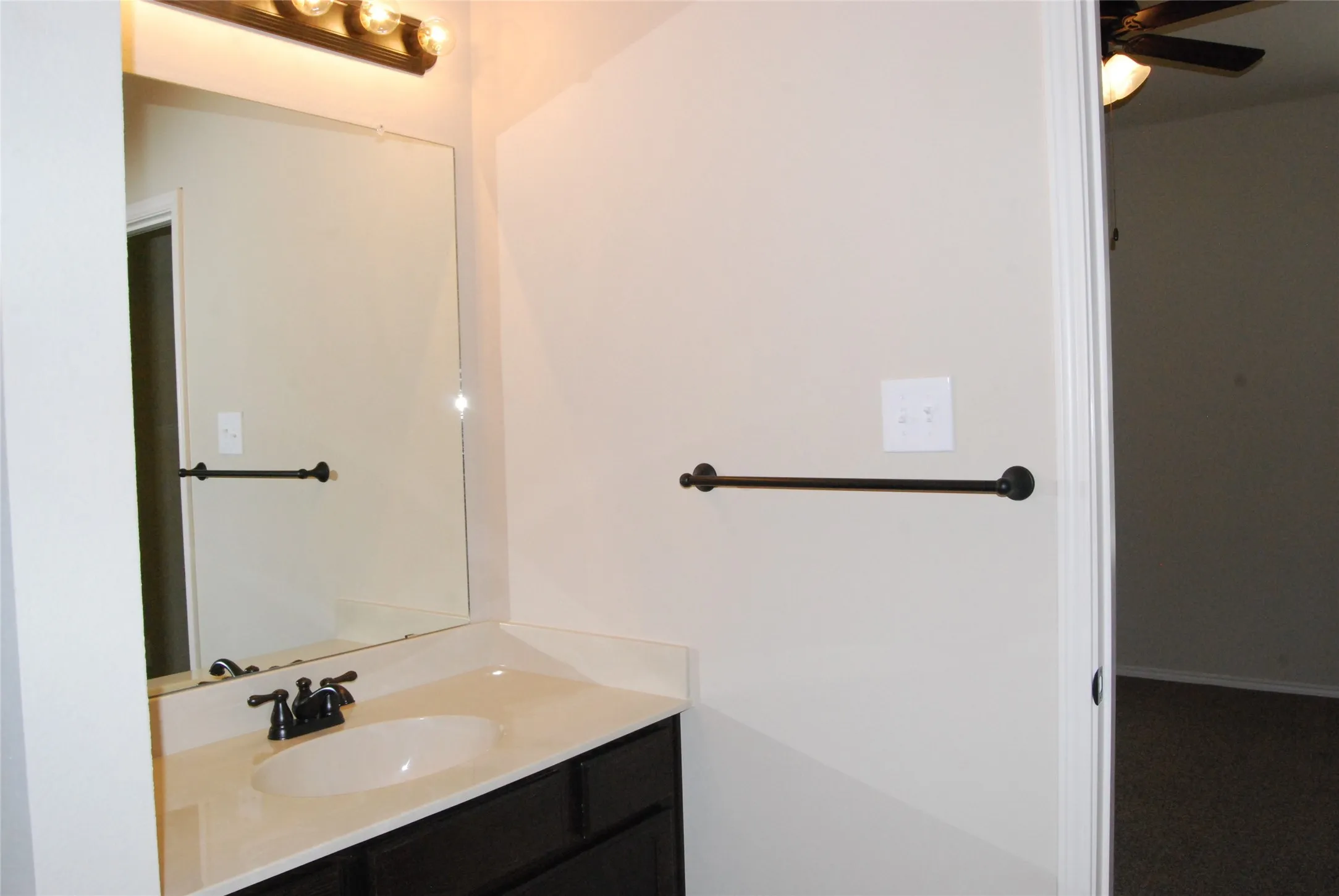 Duplex For Rent in Collin County , 371 Orbit Drive, Lavon, Texas 75166, 3 Bedroom, 2 Bathroom, 2 Garage spaces, 1,268 Sqft, built in 2013, mls#21384491, Real Estate Agent in Lavon, Homes For Rent in Collin county, Homes For Rent in Lavon, Realtor in Lavon Texas, Real Estate Brokerage Independent Realty Texas, Luminita Cordes Realtor