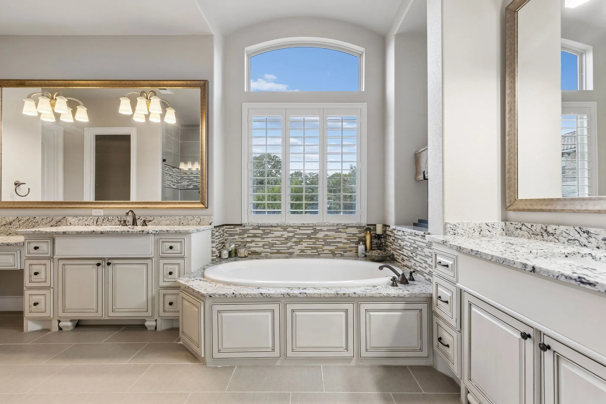 Single Family Residence For Sale in Tarrant County , 1021 Berkshire Road, Southlake, Texas 76092, 5 Bedroom, 7 Bathroom, 3 Garage spaces, 5,226 Sqft, built in 2016, mls#21390882, Real Estate Agent in Southlake, Homes For Sale in Tarrant county, Homes For Sale in Southlake, Realtor in Southlake Texas, Real Estate Brokerage Independent Realty Texas, Luminita Cordes Realtor
