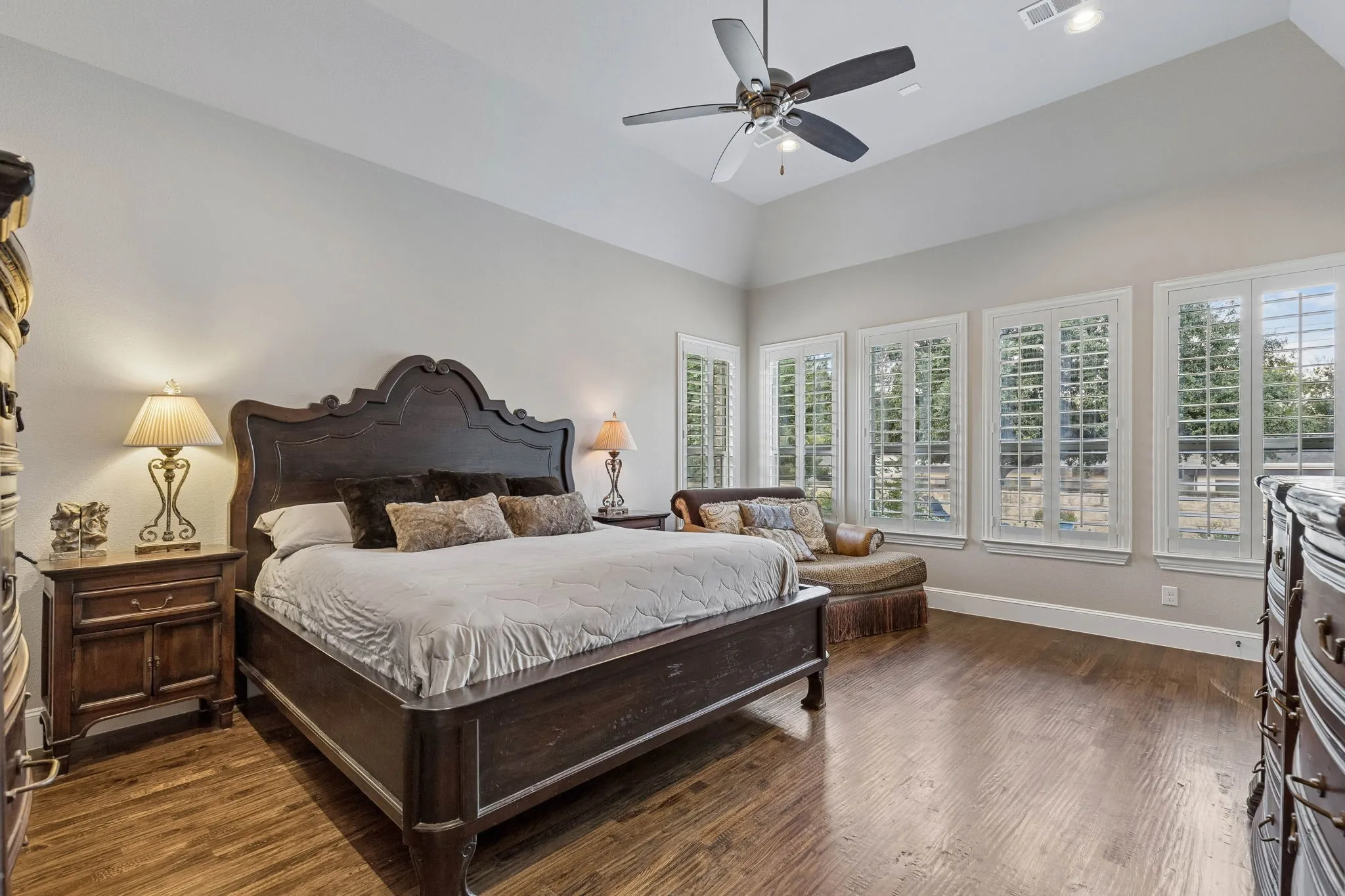 Single Family Residence For Sale in Tarrant County , 1021 Berkshire Road, Southlake, Texas 76092, 5 Bedroom, 7 Bathroom, 3 Garage spaces, 5,226 Sqft, built in 2016, mls#21390882, Real Estate Agent in Southlake, Homes For Sale in Tarrant county, Homes For Sale in Southlake, Realtor in Southlake Texas, Real Estate Brokerage Independent Realty Texas, Luminita Cordes Realtor