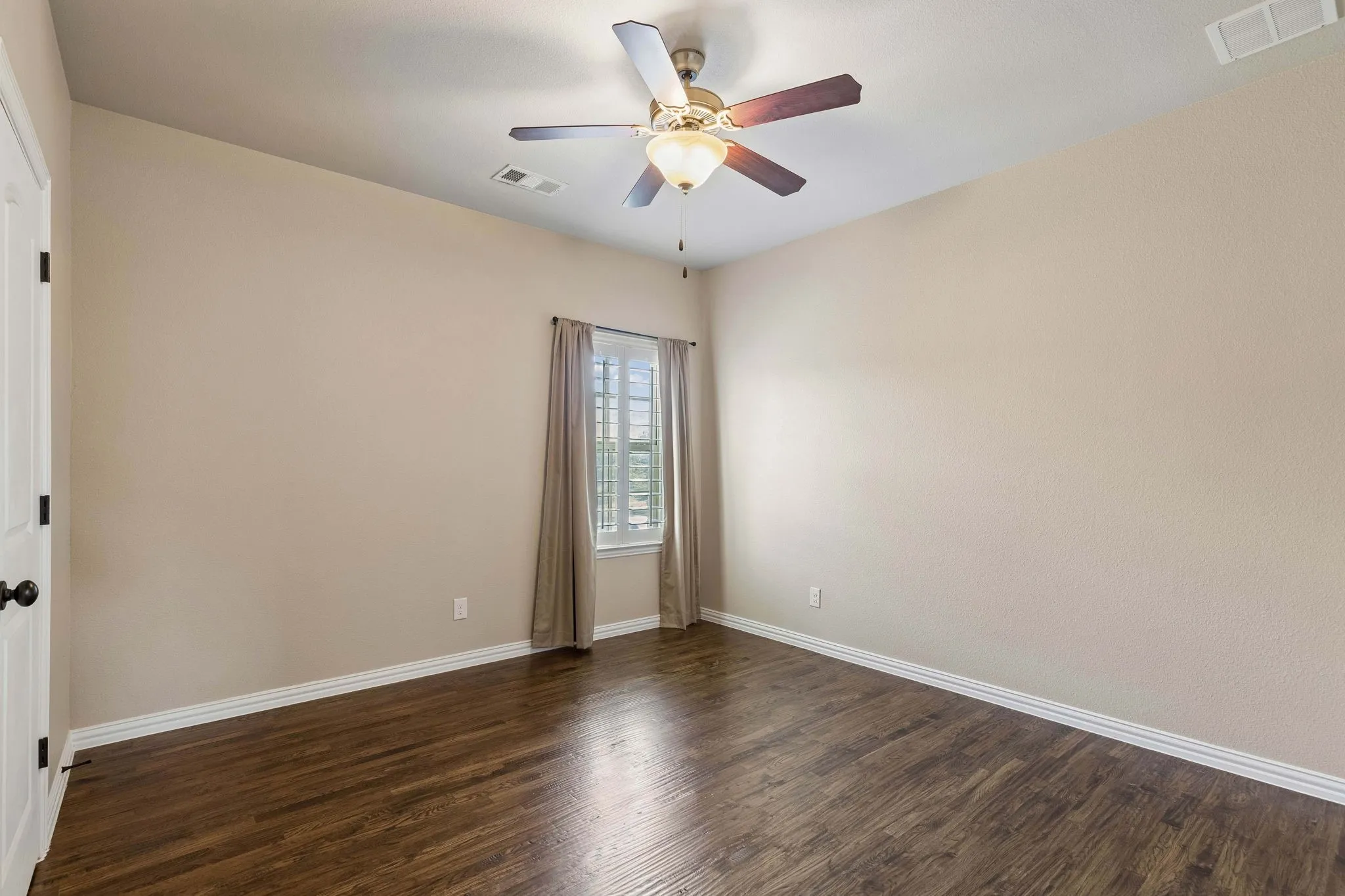 Single Family Residence For Sale in Tarrant County , 1021 Berkshire Road, Southlake, Texas 76092, 5 Bedroom, 7 Bathroom, 3 Garage spaces, 5,226 Sqft, built in 2016, mls#21390882, Real Estate Agent in Southlake, Homes For Sale in Tarrant county, Homes For Sale in Southlake, Realtor in Southlake Texas, Real Estate Brokerage Independent Realty Texas, Luminita Cordes Realtor