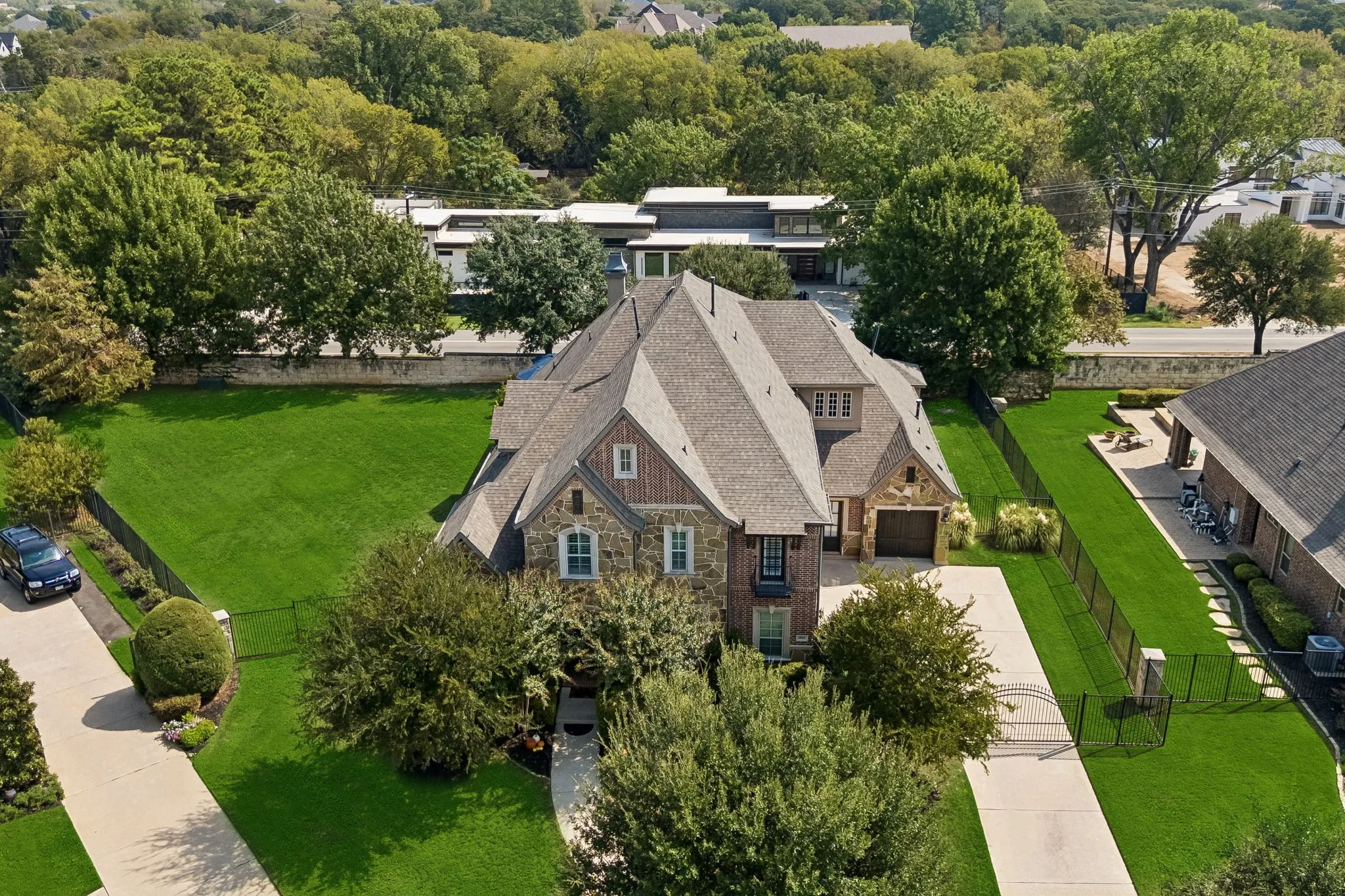 Single Family Residence For Sale in Tarrant County , 1021 Berkshire Road, Southlake, Texas 76092, 5 Bedroom, 7 Bathroom, 3 Garage spaces, 5,226 Sqft, built in 2016, mls#21390882, Real Estate Agent in Southlake, Homes For Sale in Tarrant county, Homes For Sale in Southlake, Realtor in Southlake Texas, Real Estate Brokerage Independent Realty Texas, Luminita Cordes Realtor