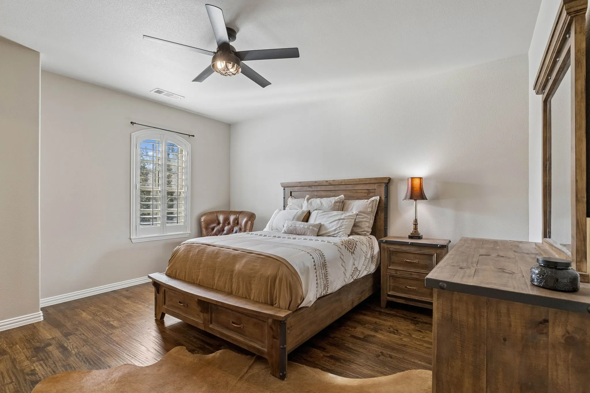 Single Family Residence For Sale in Tarrant County , 1021 Berkshire Road, Southlake, Texas 76092, 5 Bedroom, 7 Bathroom, 3 Garage spaces, 5,226 Sqft, built in 2016, mls#21390882, Real Estate Agent in Southlake, Homes For Sale in Tarrant county, Homes For Sale in Southlake, Realtor in Southlake Texas, Real Estate Brokerage Independent Realty Texas, Luminita Cordes Realtor
