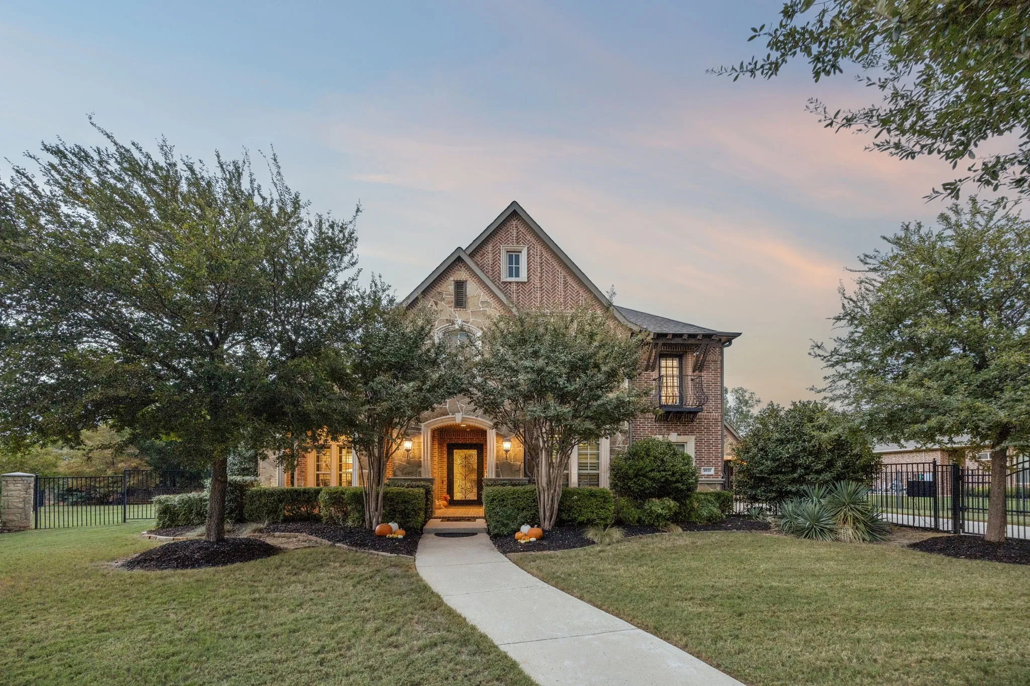 Single Family Residence For Sale in Tarrant County , 1021 Berkshire Road, Southlake, Texas 76092, 5 Bedroom, 7 Bathroom, 3 Garage spaces, 5,226 Sqft, built in 2016, mls#21390882, Real Estate Agent in Southlake, Homes For Sale in Tarrant county, Homes For Sale in Southlake, Realtor in Southlake Texas, Real Estate Brokerage Independent Realty Texas, Luminita Cordes Realtor
