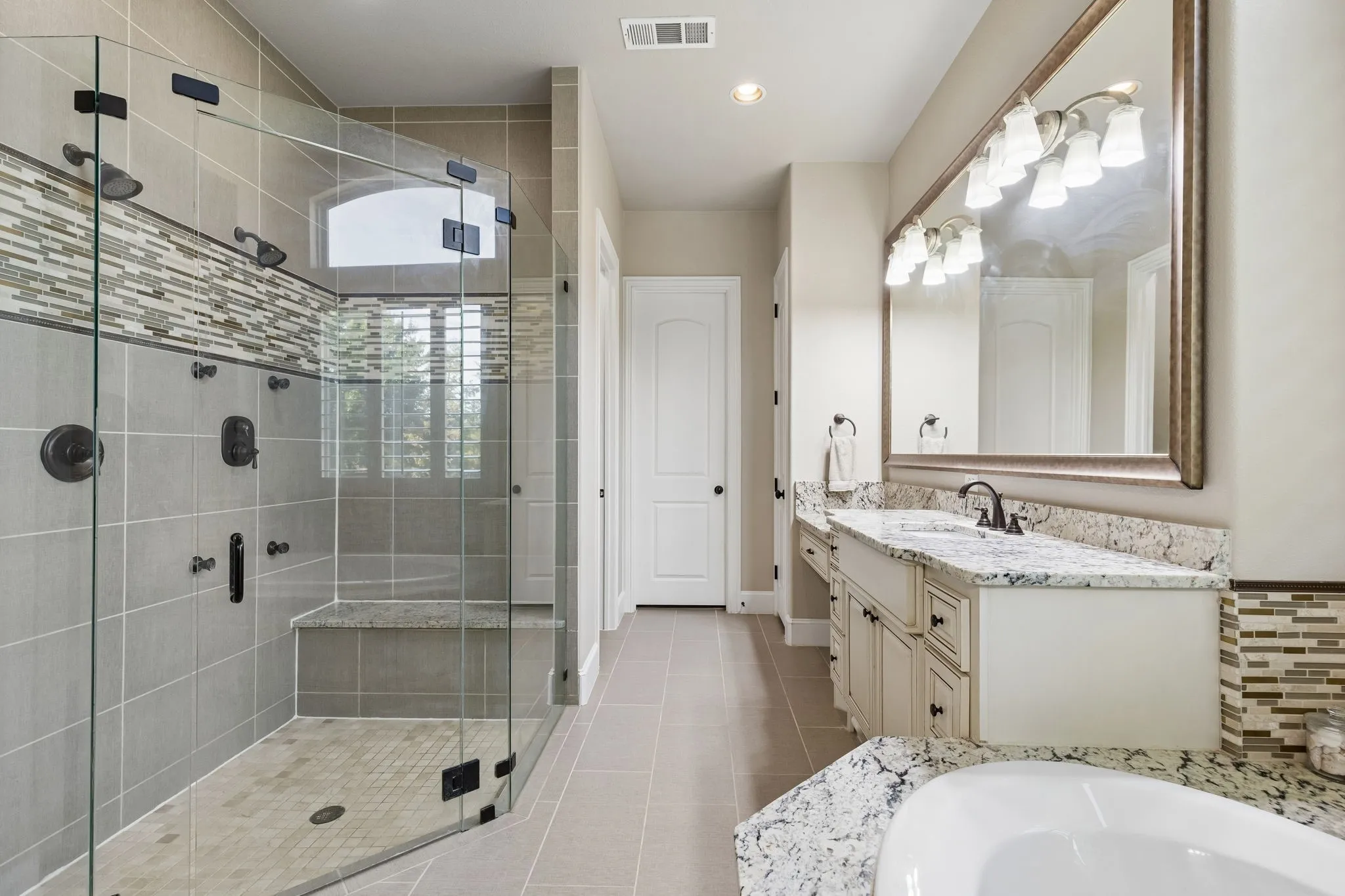 Single Family Residence For Sale in Tarrant County , 1021 Berkshire Road, Southlake, Texas 76092, 5 Bedroom, 7 Bathroom, 3 Garage spaces, 5,226 Sqft, built in 2016, mls#21390882, Real Estate Agent in Southlake, Homes For Sale in Tarrant county, Homes For Sale in Southlake, Realtor in Southlake Texas, Real Estate Brokerage Independent Realty Texas, Luminita Cordes Realtor