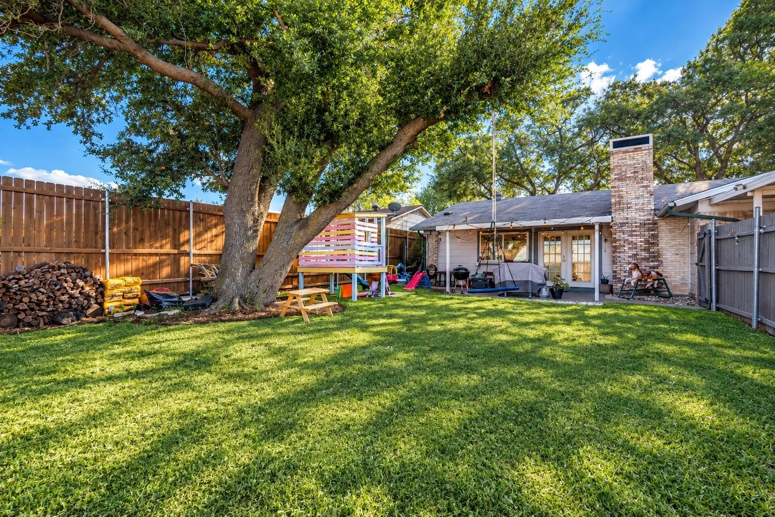 Single Family Residence For Sale in Dallas County , 2920 Sidney Drive, Mesquite, Texas 75150, 4 Bedroom, 2 Bathroom, Garage spaces, 1,962 Sqft, built in 1972, mls#21390344, Real Estate Agent in Mesquite, Homes For Sale in Dallas county, Homes For Sale in Mesquite, Realtor in Mesquite Texas, Real Estate Brokerage Independent Realty Texas, Luminita Cordes Realtor