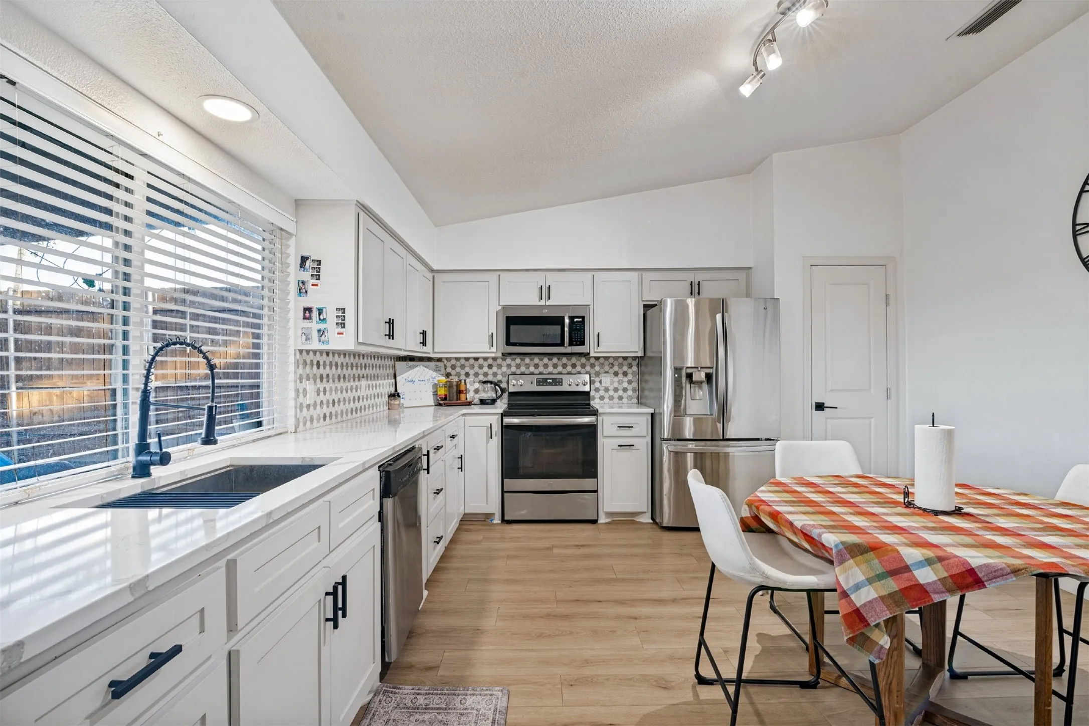 Single Family Residence For Sale in Dallas County , 2920 Sidney Drive, Mesquite, Texas 75150, 4 Bedroom, 2 Bathroom, Garage spaces, 1,962 Sqft, built in 1972, mls#21390344, Real Estate Agent in Mesquite, Homes For Sale in Dallas county, Homes For Sale in Mesquite, Realtor in Mesquite Texas, Real Estate Brokerage Independent Realty Texas, Luminita Cordes Realtor