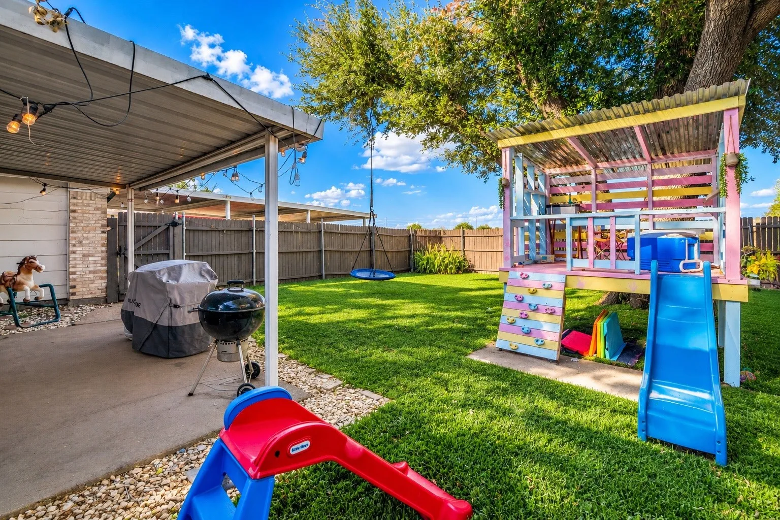 Single Family Residence For Sale in Dallas County , 2920 Sidney Drive, Mesquite, Texas 75150, 4 Bedroom, 2 Bathroom, Garage spaces, 1,962 Sqft, built in 1972, mls#21390344, Real Estate Agent in Mesquite, Homes For Sale in Dallas county, Homes For Sale in Mesquite, Realtor in Mesquite Texas, Real Estate Brokerage Independent Realty Texas, Luminita Cordes Realtor