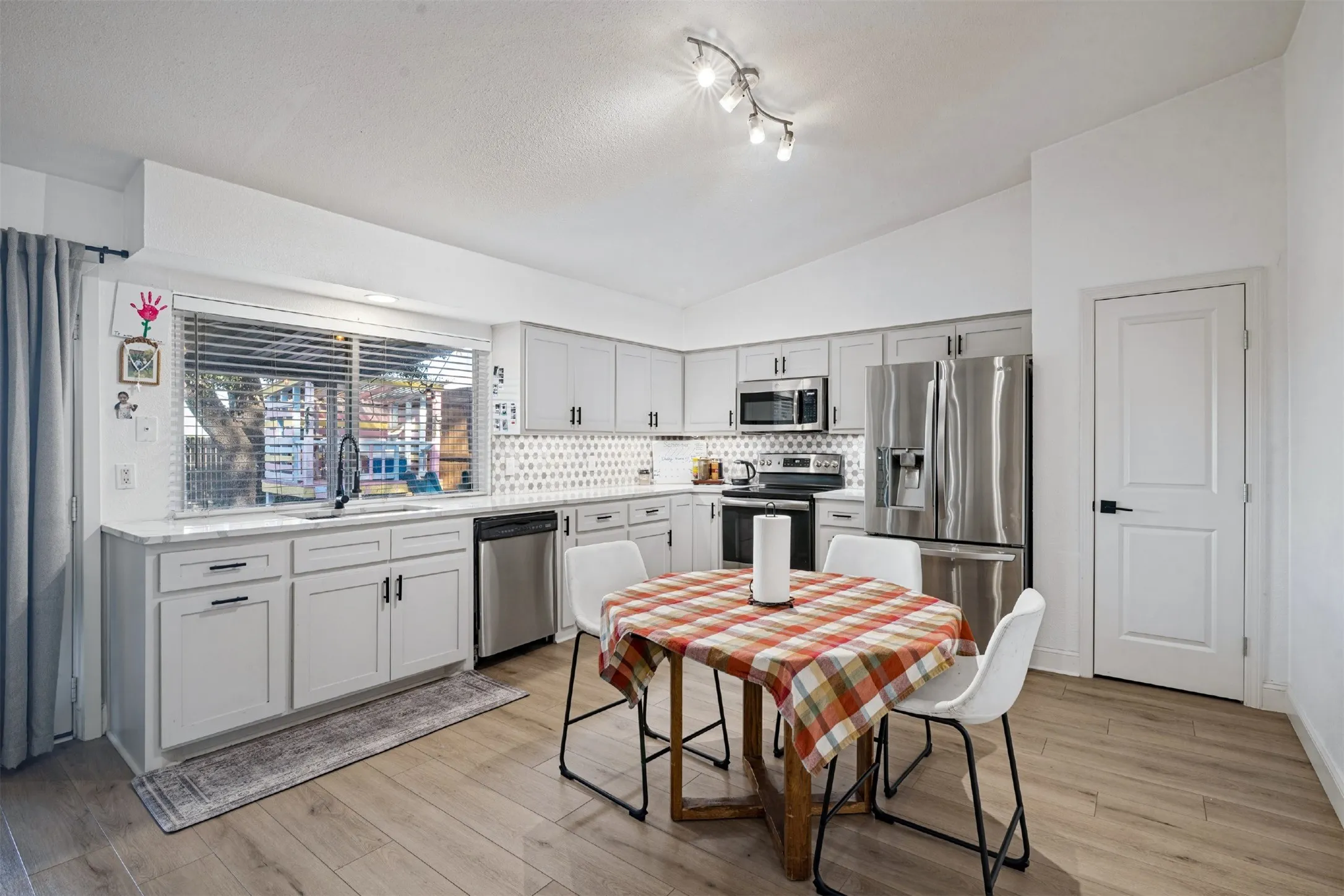 Single Family Residence For Sale in Dallas County , 2920 Sidney Drive, Mesquite, Texas 75150, 4 Bedroom, 2 Bathroom, Garage spaces, 1,962 Sqft, built in 1972, mls#21390344, Real Estate Agent in Mesquite, Homes For Sale in Dallas county, Homes For Sale in Mesquite, Realtor in Mesquite Texas, Real Estate Brokerage Independent Realty Texas, Luminita Cordes Realtor