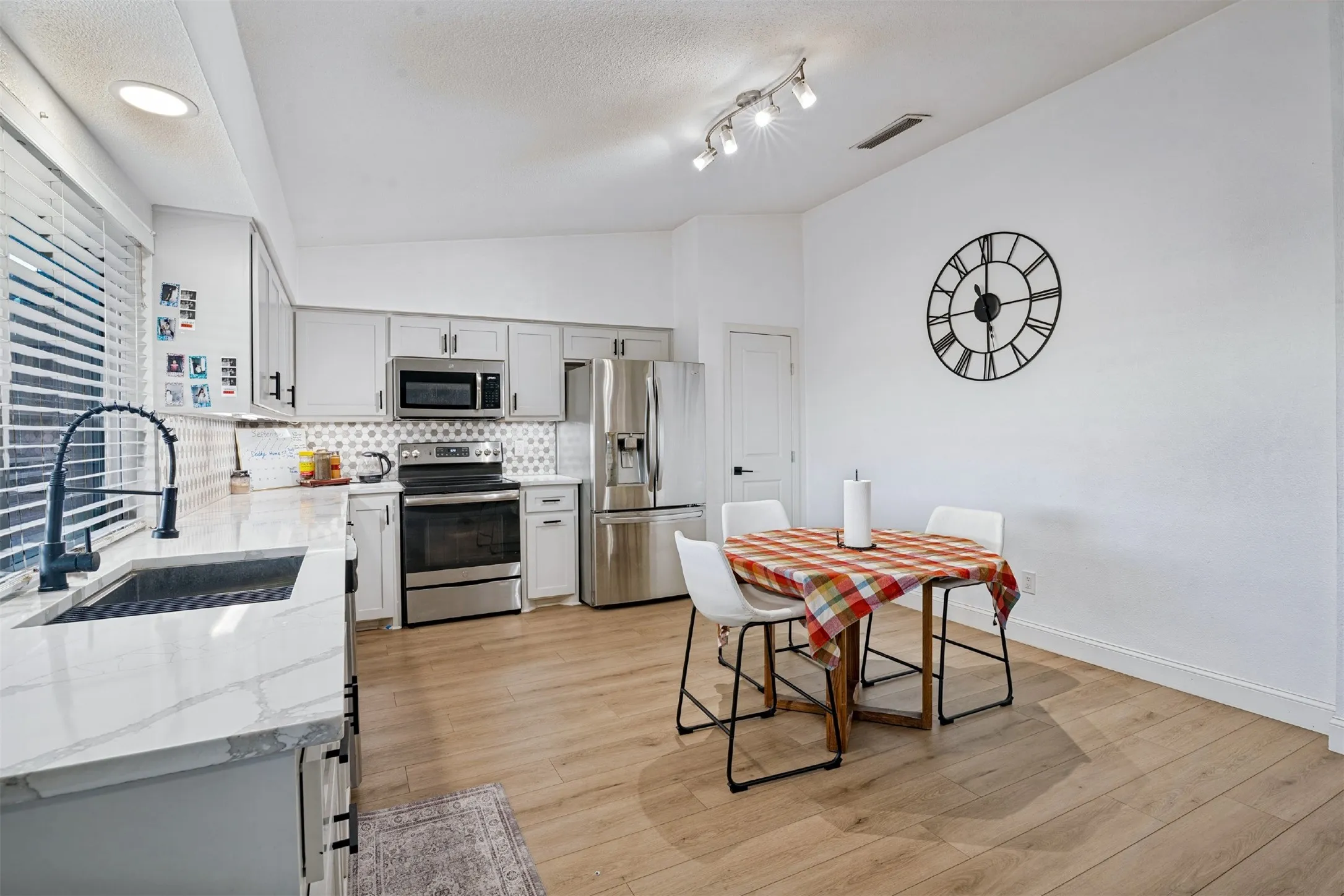 Single Family Residence For Sale in Dallas County , 2920 Sidney Drive, Mesquite, Texas 75150, 4 Bedroom, 2 Bathroom, Garage spaces, 1,962 Sqft, built in 1972, mls#21390344, Real Estate Agent in Mesquite, Homes For Sale in Dallas county, Homes For Sale in Mesquite, Realtor in Mesquite Texas, Real Estate Brokerage Independent Realty Texas, Luminita Cordes Realtor