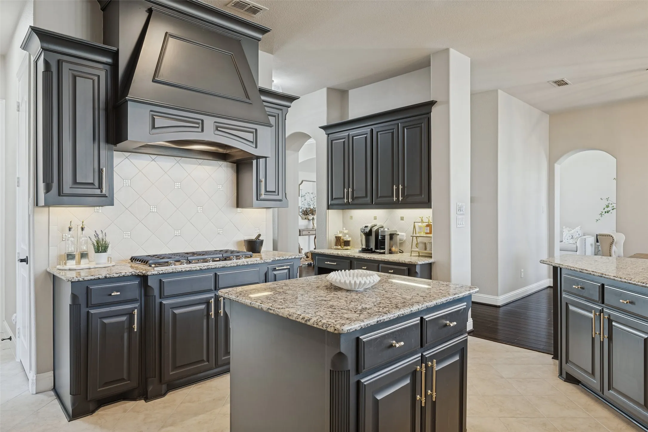 Gourmet 5 burner gas cooktop and vent