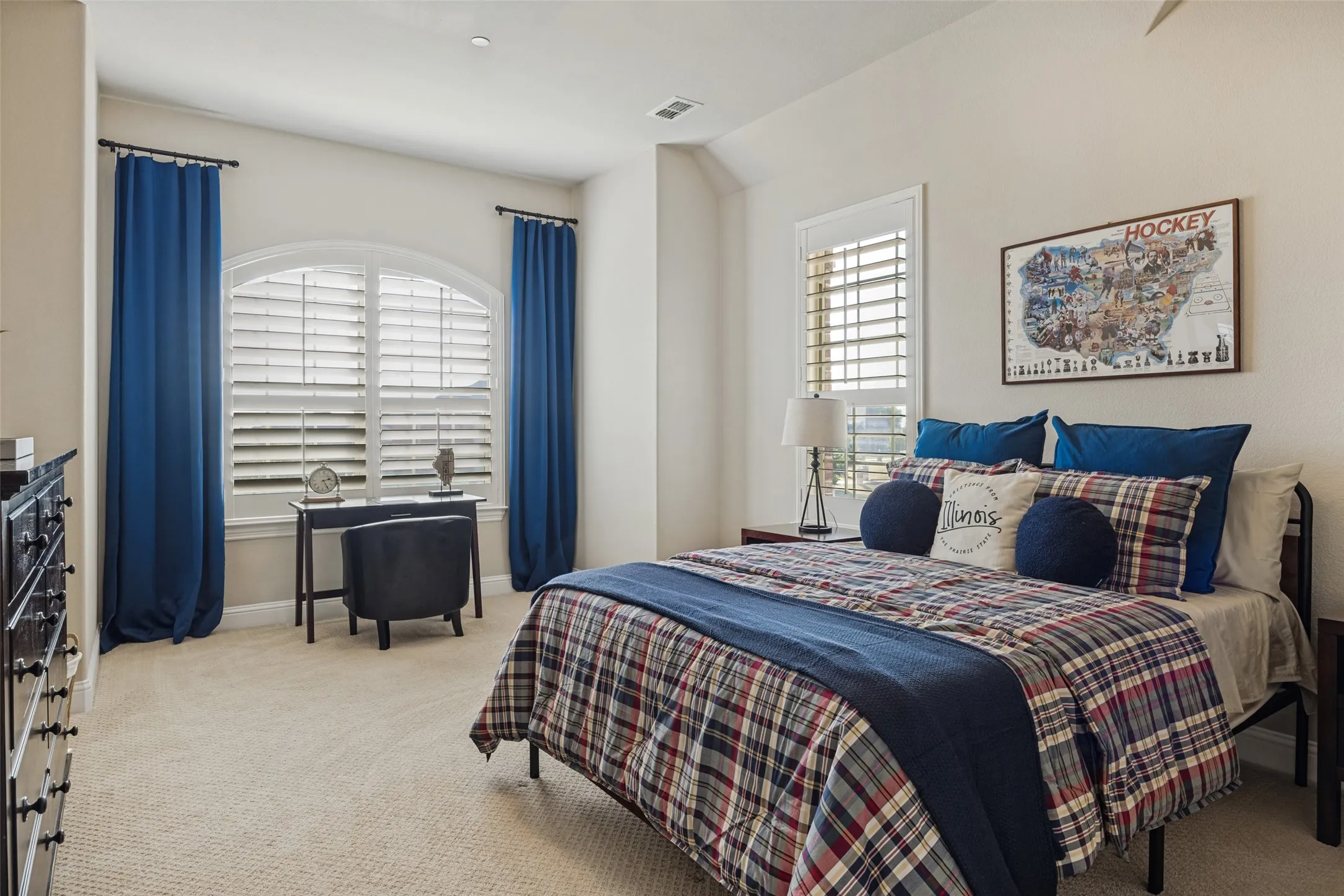 4th bedroom up shares jack n jill bath