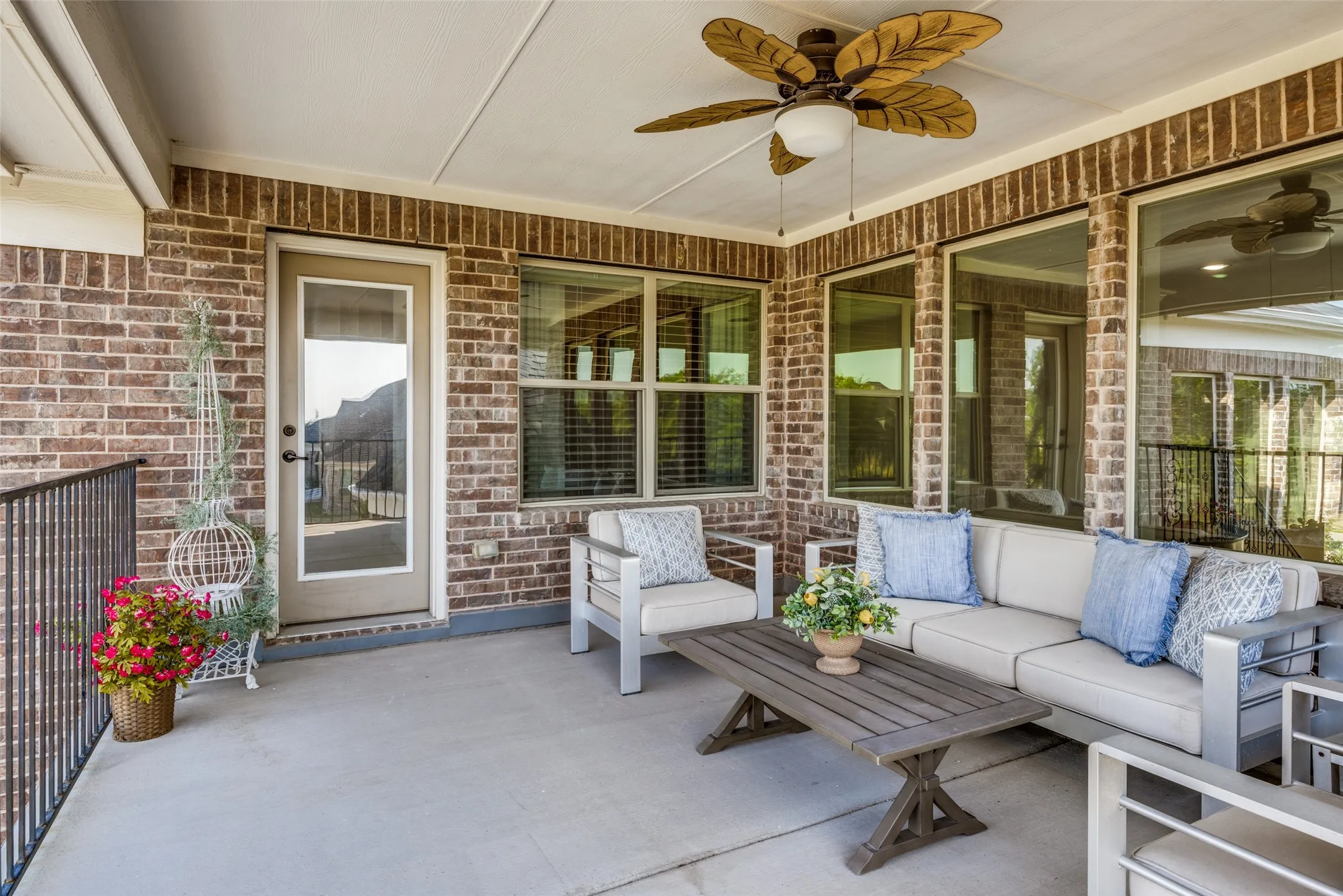 Balcony views of the pool or the sunset are fabulous!