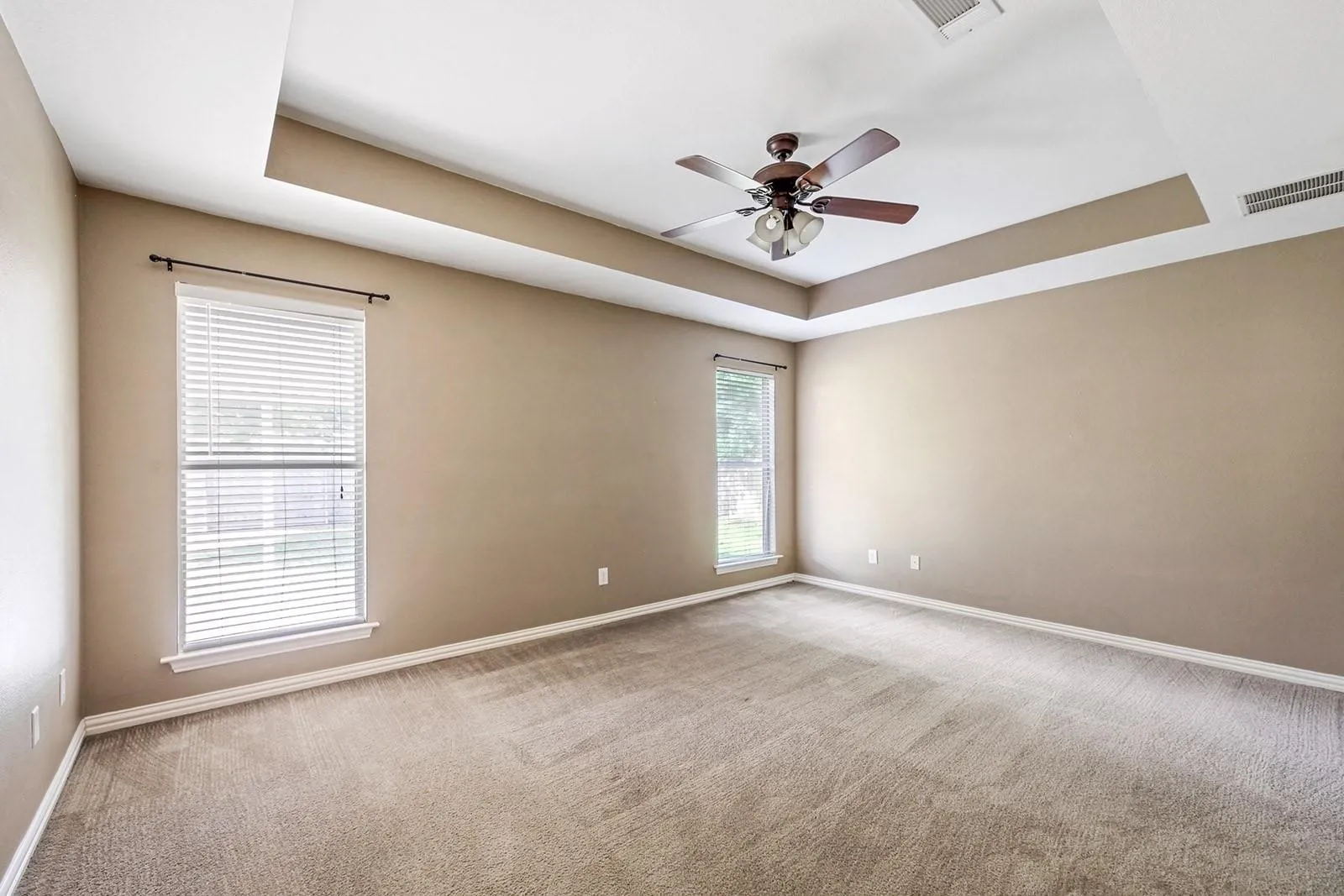 Single Family Residence For Rent in Rockwall County , 109 Lemley Drive, Heath, Texas 75032, 3 Bedroom, 2 Bathroom, 2 Garage spaces, 1,489 Sqft, built in 2005, mls#21390911, Real Estate Agent in Heath, Homes For Rent in Rockwall county, Homes For Rent in Heath, Realtor in Heath Texas, Real Estate Brokerage Independent Realty Texas, Luminita Cordes Realtor