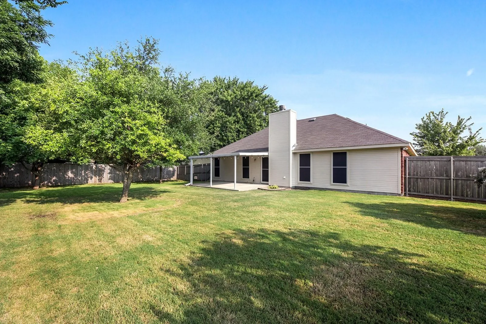 Single Family Residence For Rent in Rockwall County , 109 Lemley Drive, Heath, Texas 75032, 3 Bedroom, 2 Bathroom, 2 Garage spaces, 1,489 Sqft, built in 2005, mls#21390911, Real Estate Agent in Heath, Homes For Rent in Rockwall county, Homes For Rent in Heath, Realtor in Heath Texas, Real Estate Brokerage Independent Realty Texas, Luminita Cordes Realtor