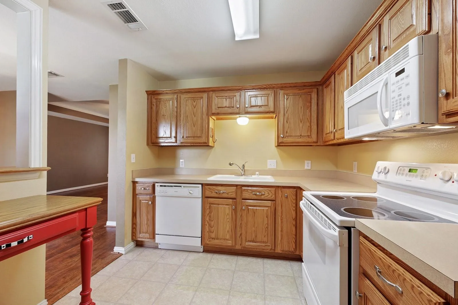 Single Family Residence For Rent in Rockwall County , 109 Lemley Drive, Heath, Texas 75032, 3 Bedroom, 2 Bathroom, 2 Garage spaces, 1,489 Sqft, built in 2005, mls#21390911, Real Estate Agent in Heath, Homes For Rent in Rockwall county, Homes For Rent in Heath, Realtor in Heath Texas, Real Estate Brokerage Independent Realty Texas, Luminita Cordes Realtor