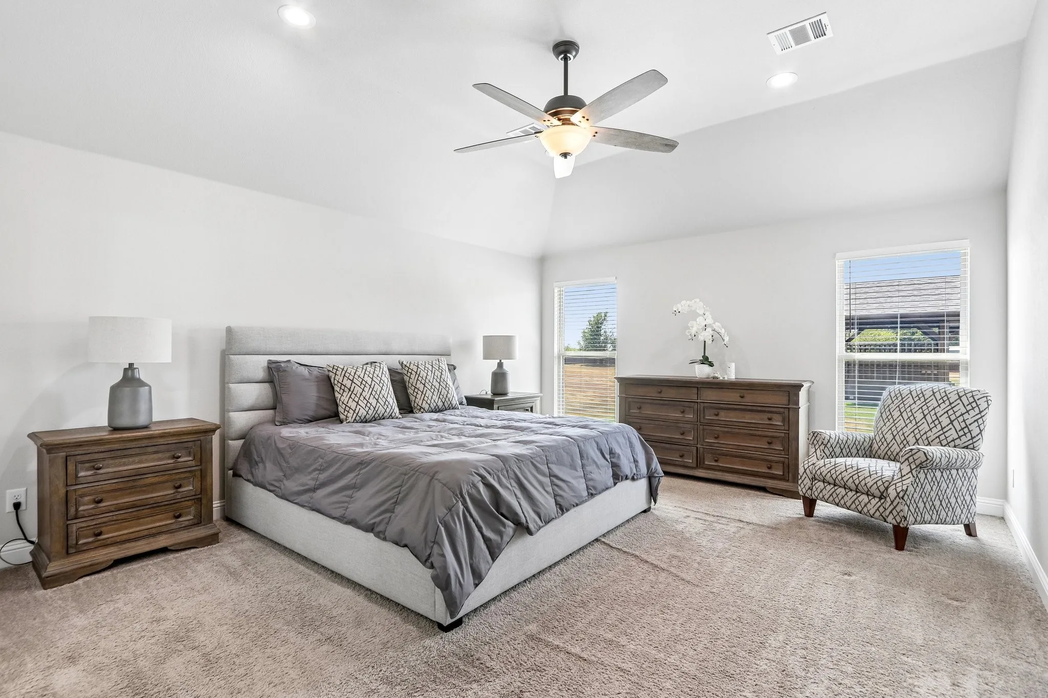 Single Family Residence For Sale in Denton County , 10189 Kildee Trail, Sanger, Texas 76266, 4 Bedroom, 3 Bathroom, 3 Garage spaces, 2,304 Sqft, built in 2021, mls#21389923, Real Estate Agent in Sanger, Homes For Sale in Denton county, Homes For Sale in Sanger, Realtor in Sanger Texas, Real Estate Brokerage Independent Realty Texas, Luminita Cordes Realtor