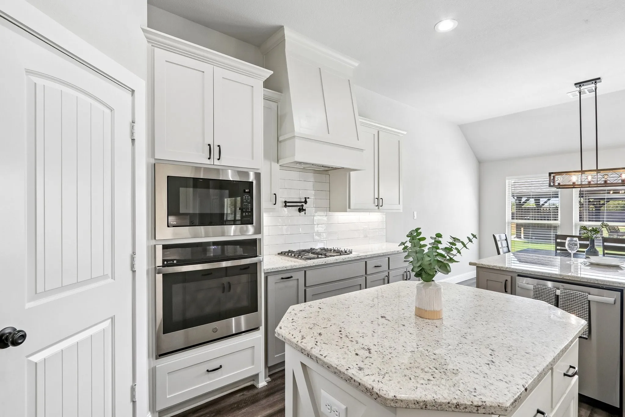 Single Family Residence For Sale in Denton County , 10189 Kildee Trail, Sanger, Texas 76266, 4 Bedroom, 3 Bathroom, 3 Garage spaces, 2,304 Sqft, built in 2021, mls#21389923, Real Estate Agent in Sanger, Homes For Sale in Denton county, Homes For Sale in Sanger, Realtor in Sanger Texas, Real Estate Brokerage Independent Realty Texas, Luminita Cordes Realtor