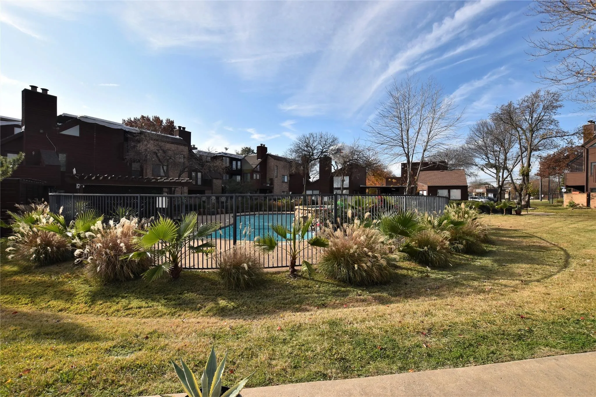 Condominium For Rent in Tarrant County , 1700 Baird Farm Circle 1301, Arlington, Texas 76006, 1 Bedroom, 1 Bathroom, Garage spaces, 420 Sqft, built in 1984, mls#21390915, Real Estate Agent in Arlington, Homes For Rent in Tarrant county, Homes For Rent in Arlington, Realtor in Arlington Texas, Real Estate Brokerage Independent Realty Texas, Luminita Cordes Realtor