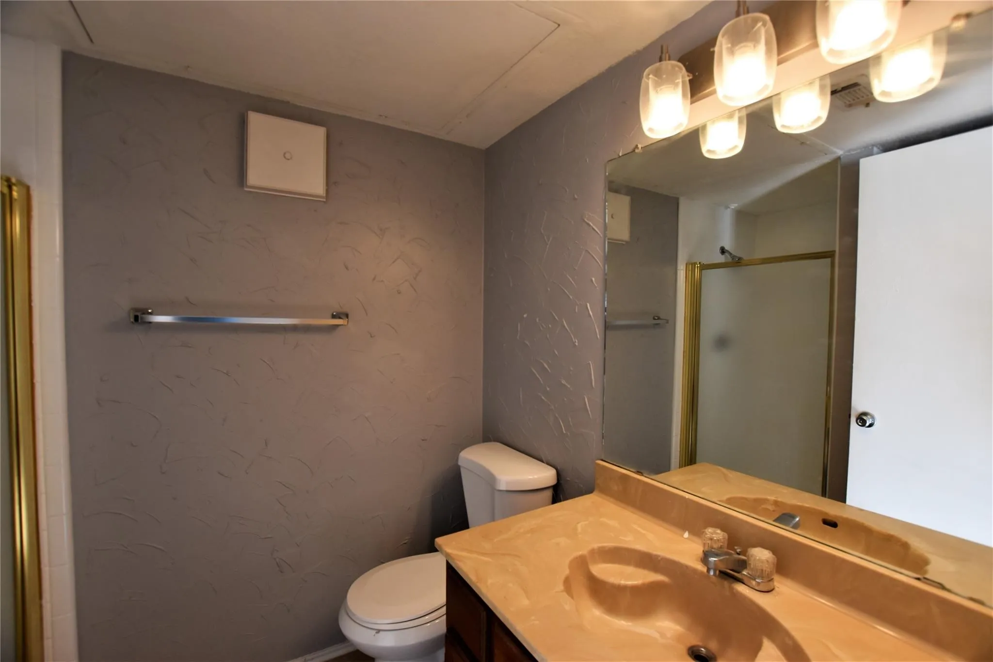 Condominium For Rent in Tarrant County , 1700 Baird Farm Circle 1301, Arlington, Texas 76006, 1 Bedroom, 1 Bathroom, Garage spaces, 420 Sqft, built in 1984, mls#21390915, Real Estate Agent in Arlington, Homes For Rent in Tarrant county, Homes For Rent in Arlington, Realtor in Arlington Texas, Real Estate Brokerage Independent Realty Texas, Luminita Cordes Realtor