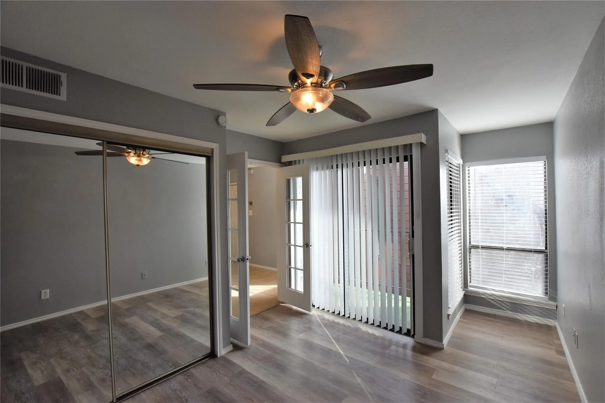 Condominium For Rent in Tarrant County , 1700 Baird Farm Circle 1301, Arlington, Texas 76006, 1 Bedroom, 1 Bathroom, Garage spaces, 420 Sqft, built in 1984, mls#21390915, Real Estate Agent in Arlington, Homes For Rent in Tarrant county, Homes For Rent in Arlington, Realtor in Arlington Texas, Real Estate Brokerage Independent Realty Texas, Luminita Cordes Realtor