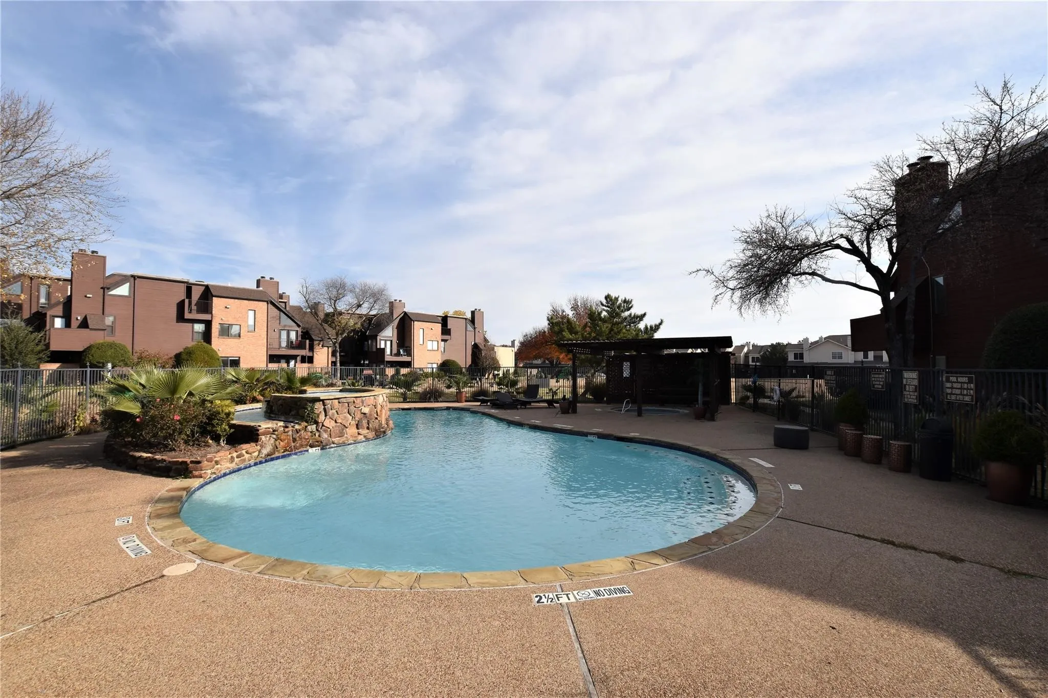 Condominium For Rent in Tarrant County , 1700 Baird Farm Circle 1301, Arlington, Texas 76006, 1 Bedroom, 1 Bathroom, Garage spaces, 420 Sqft, built in 1984, mls#21390915, Real Estate Agent in Arlington, Homes For Rent in Tarrant county, Homes For Rent in Arlington, Realtor in Arlington Texas, Real Estate Brokerage Independent Realty Texas, Luminita Cordes Realtor
