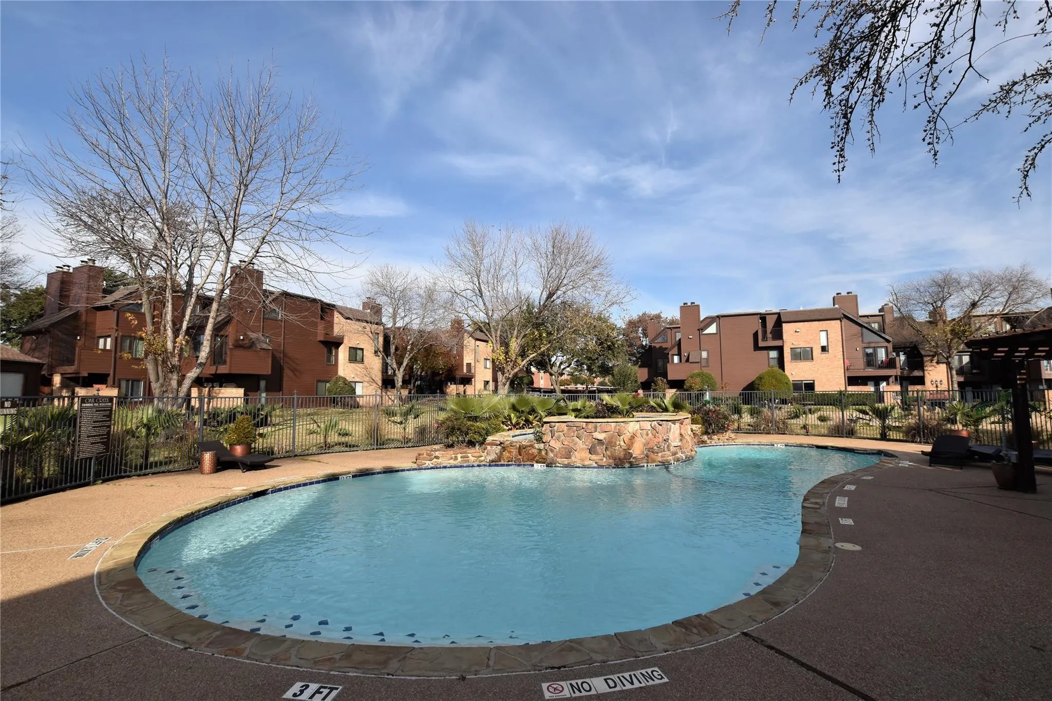 Condominium For Rent in Tarrant County , 1700 Baird Farm Circle 1301, Arlington, Texas 76006, 1 Bedroom, 1 Bathroom, Garage spaces, 420 Sqft, built in 1984, mls#21390915, Real Estate Agent in Arlington, Homes For Rent in Tarrant county, Homes For Rent in Arlington, Realtor in Arlington Texas, Real Estate Brokerage Independent Realty Texas, Luminita Cordes Realtor