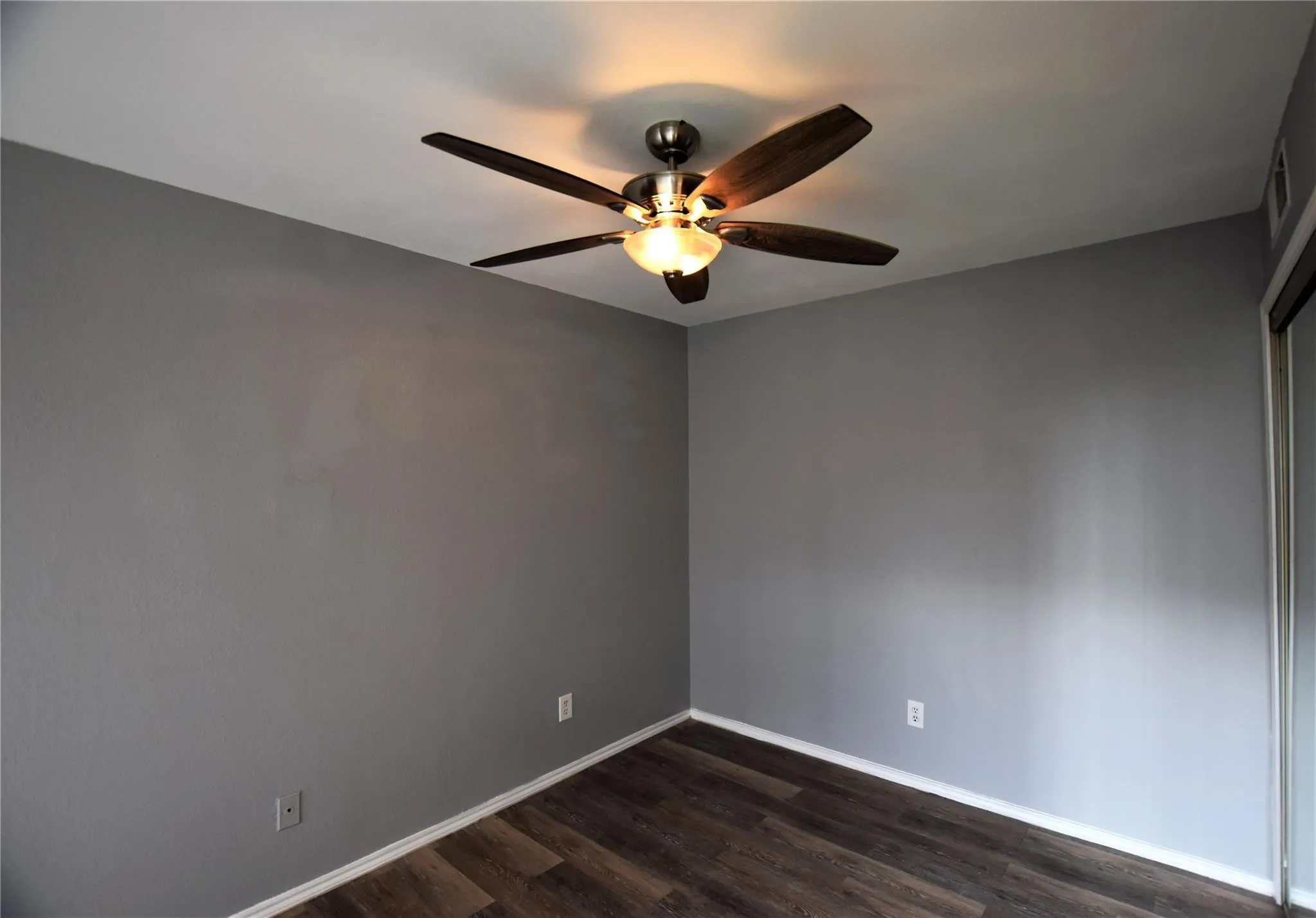 Condominium For Rent in Tarrant County , 1700 Baird Farm Circle 1301, Arlington, Texas 76006, 1 Bedroom, 1 Bathroom, Garage spaces, 420 Sqft, built in 1984, mls#21390915, Real Estate Agent in Arlington, Homes For Rent in Tarrant county, Homes For Rent in Arlington, Realtor in Arlington Texas, Real Estate Brokerage Independent Realty Texas, Luminita Cordes Realtor