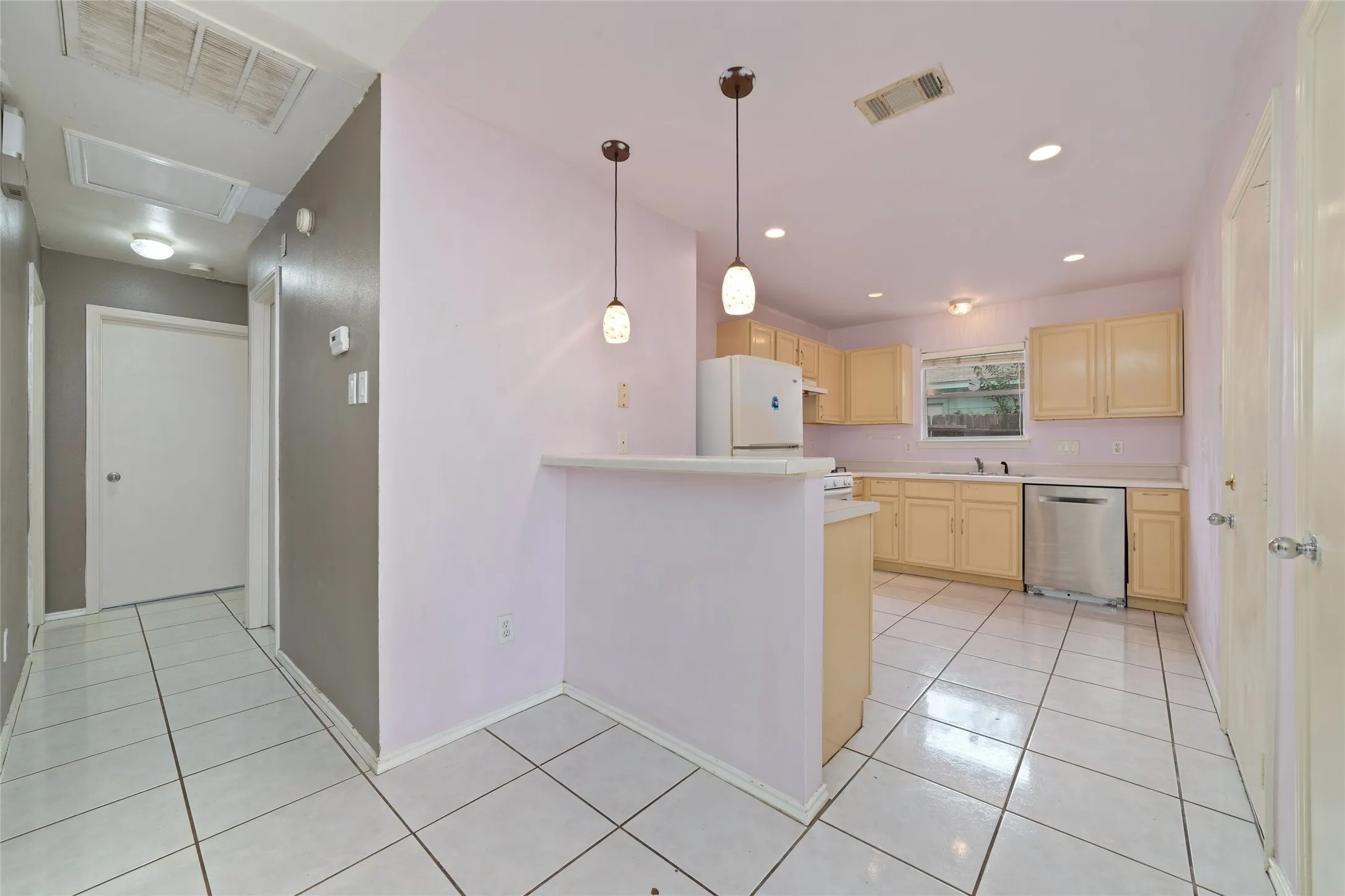 Single Family Residence For Rent in Harris County , 3306 Garrison Court, Houston, Texas 77014, 3 Bedroom, 2 Bathroom, 1 Garage spaces, 1,113 Sqft, built in 1996, mls#21390896, Real Estate Agent in Houston, Homes For Rent in Harris county, Homes For Rent in Houston, Realtor in Houston Texas, Real Estate Brokerage Independent Realty Texas, Luminita Cordes Realtor