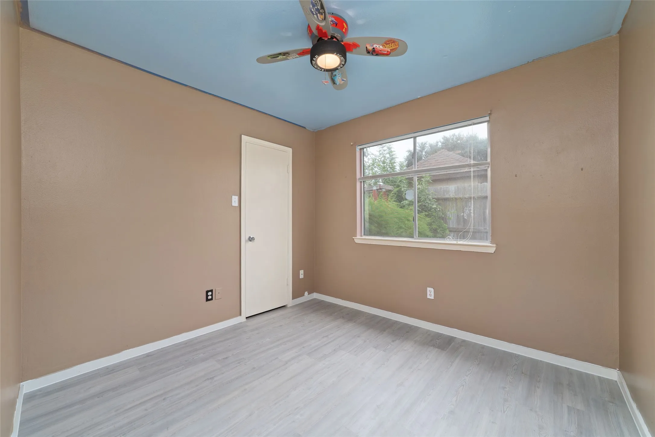 Single Family Residence For Rent in Harris County , 3306 Garrison Court, Houston, Texas 77014, 3 Bedroom, 2 Bathroom, 1 Garage spaces, 1,113 Sqft, built in 1996, mls#21390896, Real Estate Agent in Houston, Homes For Rent in Harris county, Homes For Rent in Houston, Realtor in Houston Texas, Real Estate Brokerage Independent Realty Texas, Luminita Cordes Realtor
