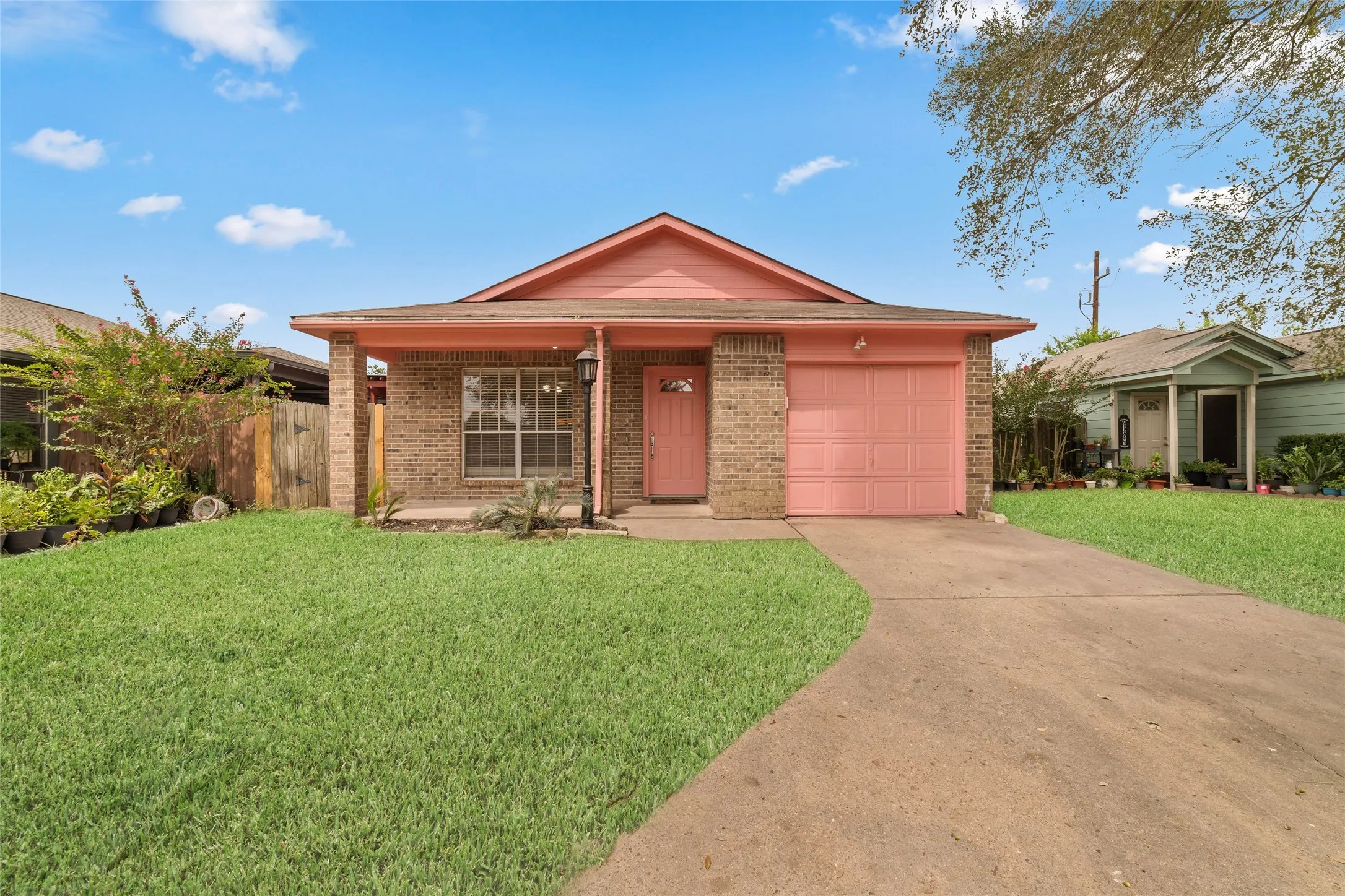 Single Family Residence For Rent in Harris County , 3306 Garrison Court, Houston, Texas 77014, 3 Bedroom, 2 Bathroom, 1 Garage spaces, 1,113 Sqft, built in 1996, mls#21390896, Real Estate Agent in Houston, Homes For Rent in Harris county, Homes For Rent in Houston, Realtor in Houston Texas, Real Estate Brokerage Independent Realty Texas, Luminita Cordes Realtor