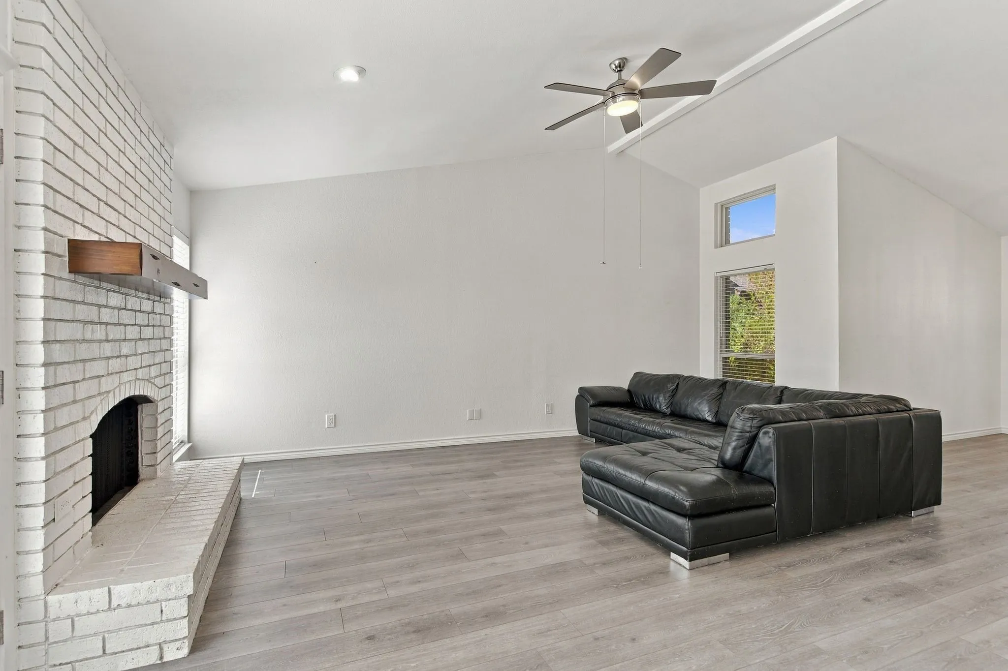 Single Family Residence For Sale in Denton County , 4405 Queen Circle, The Colony, Texas 75056, 3 Bedroom, 2 Bathroom, 2 Garage spaces, 1,698 Sqft, built in 1986, mls#21390914, Real Estate Agent in The Colony, Homes For Sale in Denton county, Homes For Sale in The Colony, Realtor in The Colony Texas, Real Estate Brokerage Independent Realty Texas, Luminita Cordes Realtor