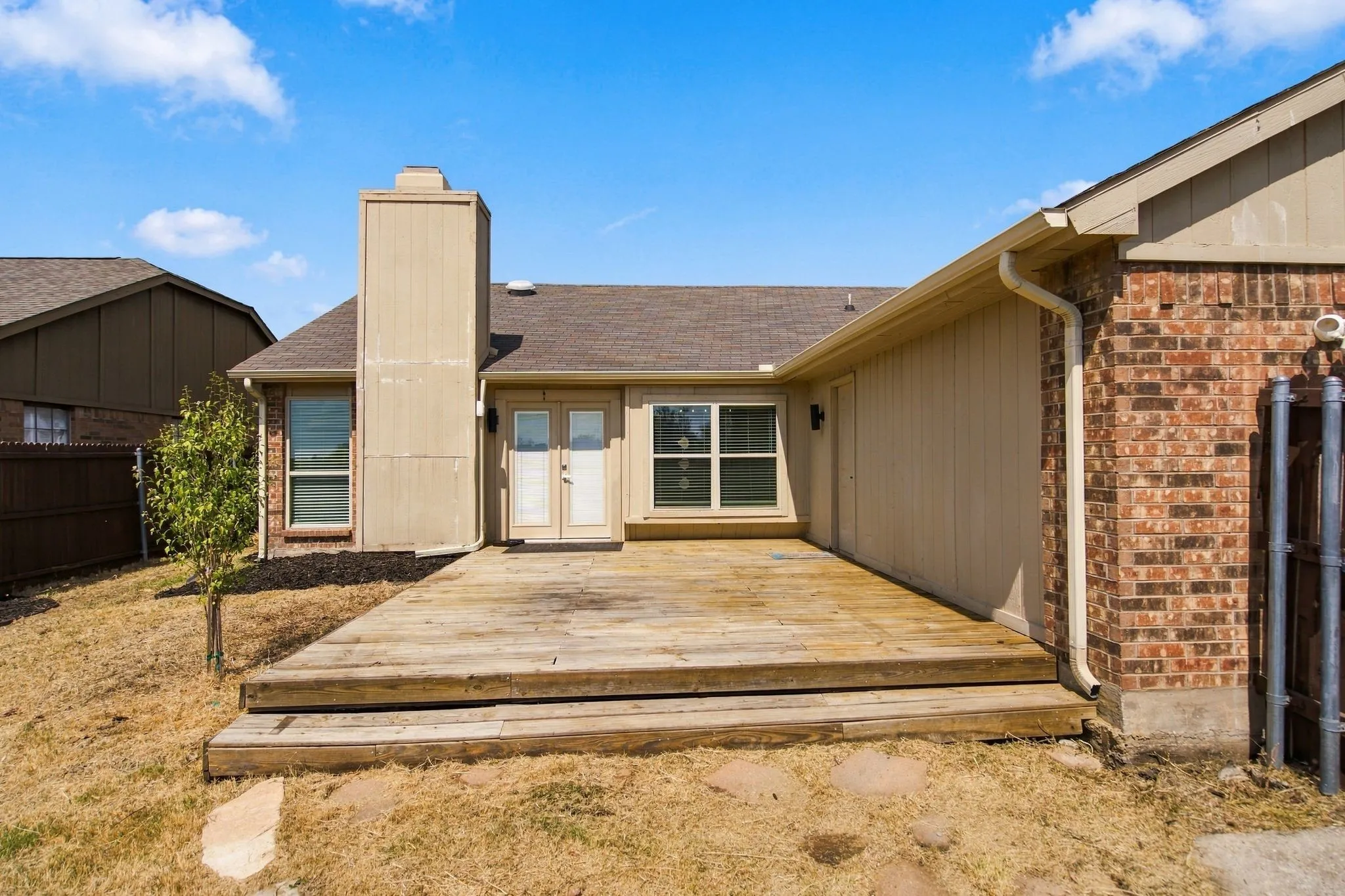 Single Family Residence For Sale in Denton County , 4405 Queen Circle, The Colony, Texas 75056, 3 Bedroom, 2 Bathroom, 2 Garage spaces, 1,698 Sqft, built in 1986, mls#21390914, Real Estate Agent in The Colony, Homes For Sale in Denton county, Homes For Sale in The Colony, Realtor in The Colony Texas, Real Estate Brokerage Independent Realty Texas, Luminita Cordes Realtor
