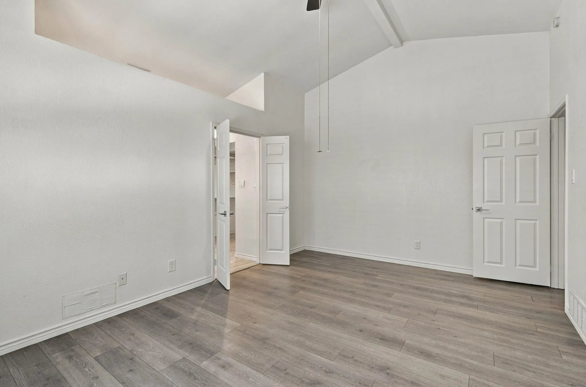 Single Family Residence For Sale in Denton County , 4405 Queen Circle, The Colony, Texas 75056, 3 Bedroom, 2 Bathroom, 2 Garage spaces, 1,698 Sqft, built in 1986, mls#21390914, Real Estate Agent in The Colony, Homes For Sale in Denton county, Homes For Sale in The Colony, Realtor in The Colony Texas, Real Estate Brokerage Independent Realty Texas, Luminita Cordes Realtor
