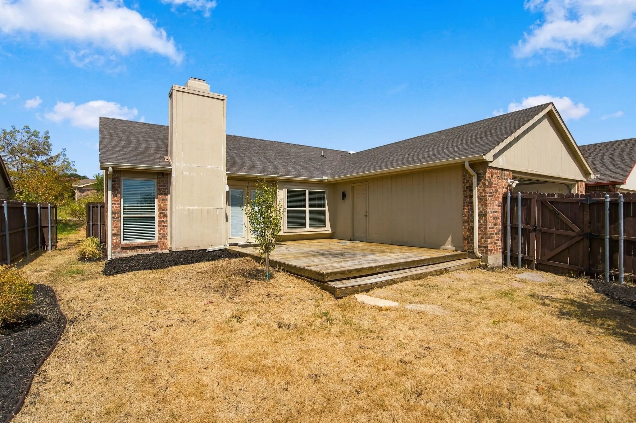 Single Family Residence For Sale in Denton County , 4405 Queen Circle, The Colony, Texas 75056, 3 Bedroom, 2 Bathroom, 2 Garage spaces, 1,698 Sqft, built in 1986, mls#21390914, Real Estate Agent in The Colony, Homes For Sale in Denton county, Homes For Sale in The Colony, Realtor in The Colony Texas, Real Estate Brokerage Independent Realty Texas, Luminita Cordes Realtor