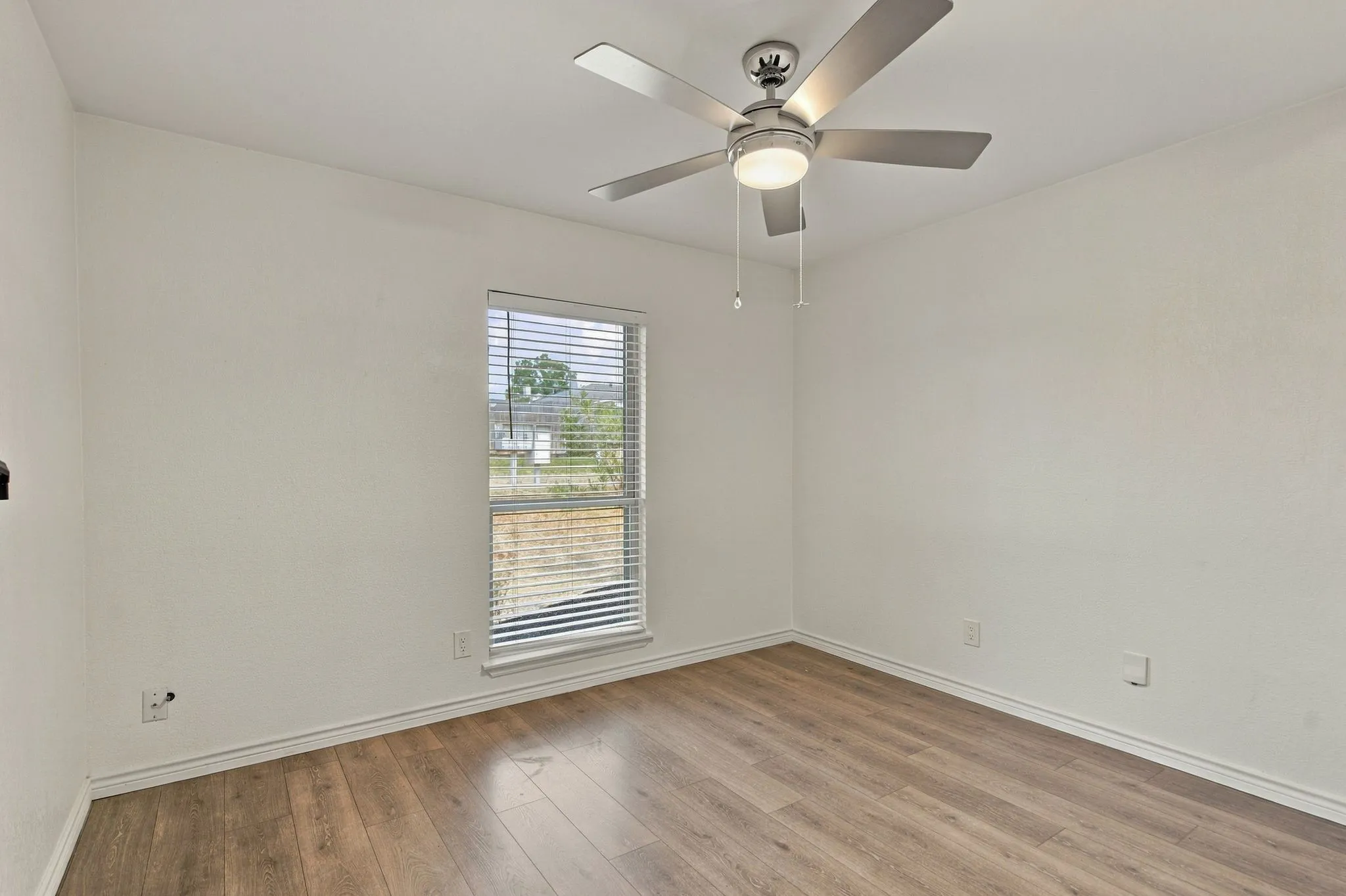 Single Family Residence For Sale in Denton County , 4405 Queen Circle, The Colony, Texas 75056, 3 Bedroom, 2 Bathroom, 2 Garage spaces, 1,698 Sqft, built in 1986, mls#21390914, Real Estate Agent in The Colony, Homes For Sale in Denton county, Homes For Sale in The Colony, Realtor in The Colony Texas, Real Estate Brokerage Independent Realty Texas, Luminita Cordes Realtor