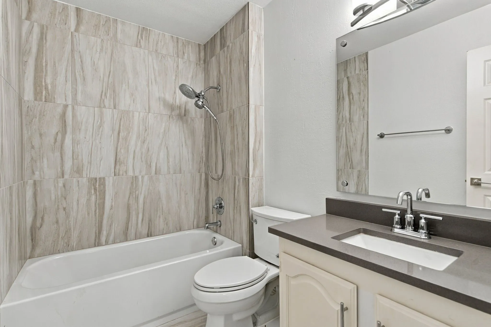 Single Family Residence For Sale in Denton County , 4405 Queen Circle, The Colony, Texas 75056, 3 Bedroom, 2 Bathroom, 2 Garage spaces, 1,698 Sqft, built in 1986, mls#21390914, Real Estate Agent in The Colony, Homes For Sale in Denton county, Homes For Sale in The Colony, Realtor in The Colony Texas, Real Estate Brokerage Independent Realty Texas, Luminita Cordes Realtor