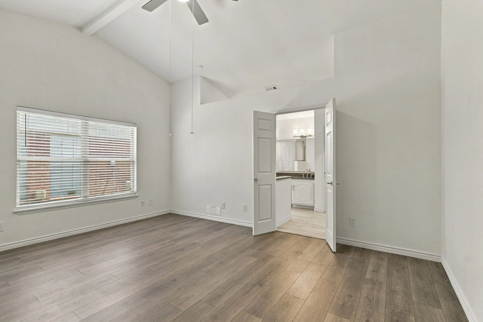 Single Family Residence For Sale in Denton County , 4405 Queen Circle, The Colony, Texas 75056, 3 Bedroom, 2 Bathroom, 2 Garage spaces, 1,698 Sqft, built in 1986, mls#21390914, Real Estate Agent in The Colony, Homes For Sale in Denton county, Homes For Sale in The Colony, Realtor in The Colony Texas, Real Estate Brokerage Independent Realty Texas, Luminita Cordes Realtor