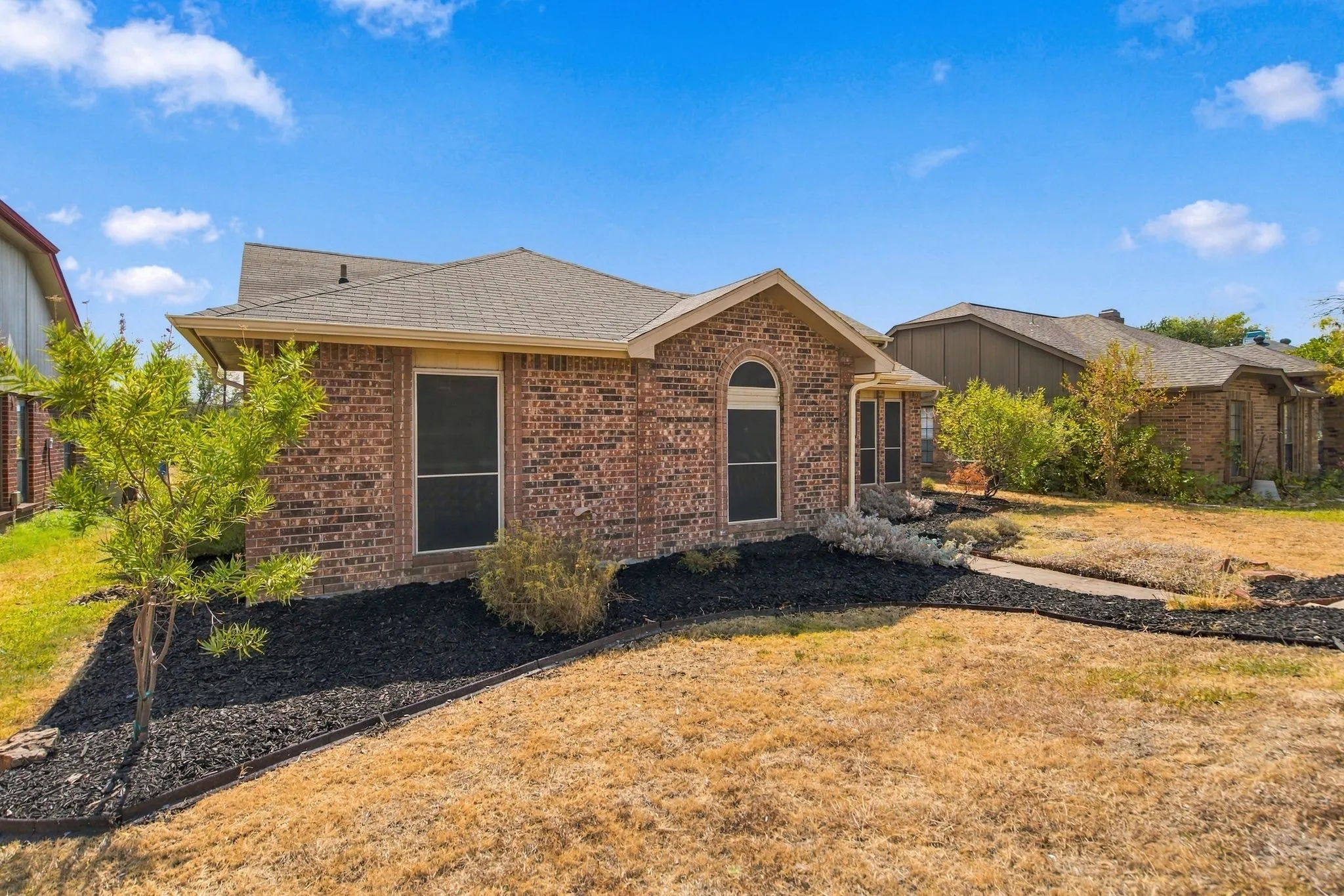 Single Family Residence For Sale in Denton County , 4405 Queen Circle, The Colony, Texas 75056, 3 Bedroom, 2 Bathroom, 2 Garage spaces, 1,698 Sqft, built in 1986, mls#21390914, Real Estate Agent in The Colony, Homes For Sale in Denton county, Homes For Sale in The Colony, Realtor in The Colony Texas, Real Estate Brokerage Independent Realty Texas, Luminita Cordes Realtor