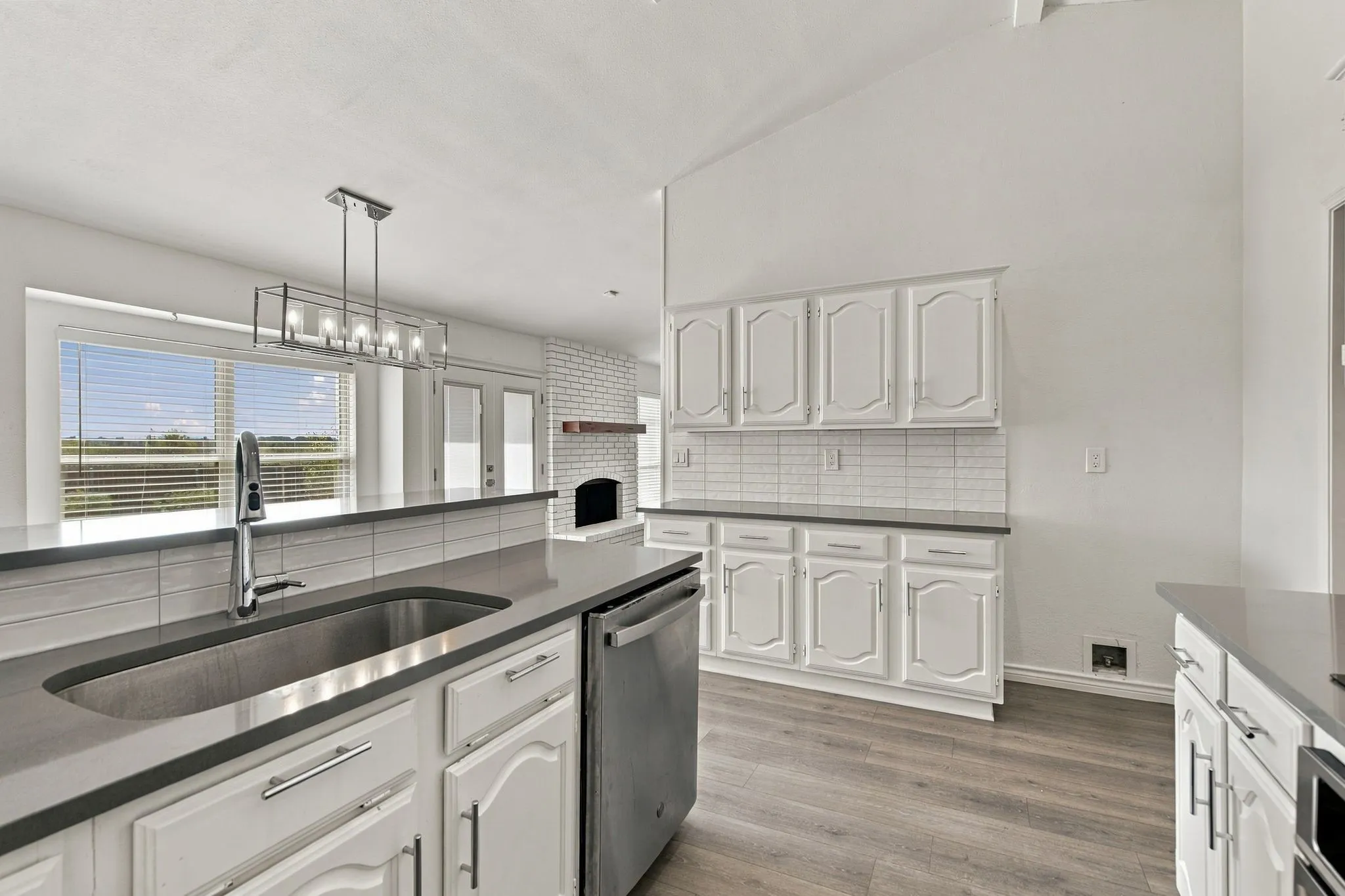 Single Family Residence For Sale in Denton County , 4405 Queen Circle, The Colony, Texas 75056, 3 Bedroom, 2 Bathroom, 2 Garage spaces, 1,698 Sqft, built in 1986, mls#21390914, Real Estate Agent in The Colony, Homes For Sale in Denton county, Homes For Sale in The Colony, Realtor in The Colony Texas, Real Estate Brokerage Independent Realty Texas, Luminita Cordes Realtor