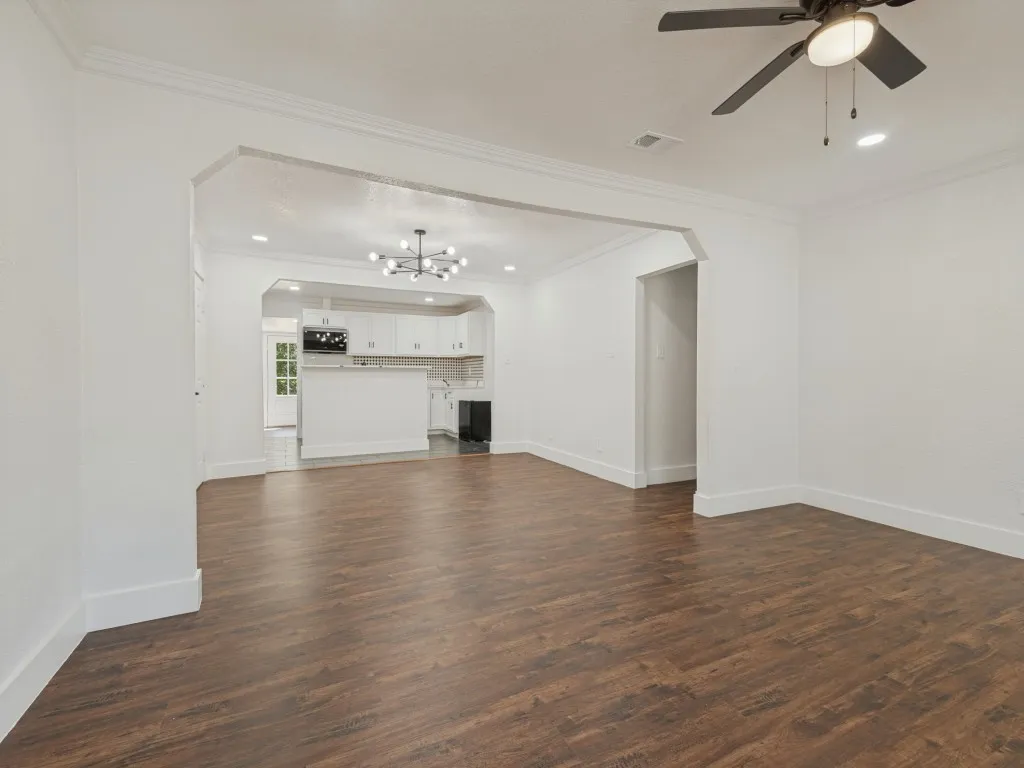 Single Family Residence For Sale in Dallas County , 1528 Priscilla Lane, Irving, Texas 75061, 7 Bedroom, 3 Bathroom, Garage spaces, 2,202 Sqft, built in 1953, mls#21390856, Real Estate Agent in Irving, Homes For Sale in Dallas county, Homes For Sale in Irving, Realtor in Irving Texas, Real Estate Brokerage Independent Realty Texas, Luminita Cordes Realtor