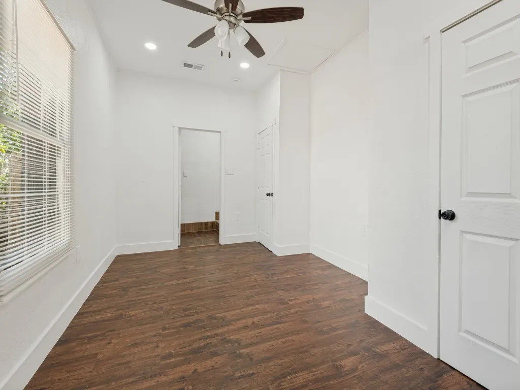 Single Family Residence For Sale in Dallas County , 1528 Priscilla Lane, Irving, Texas 75061, 7 Bedroom, 3 Bathroom, Garage spaces, 2,202 Sqft, built in 1953, mls#21390856, Real Estate Agent in Irving, Homes For Sale in Dallas county, Homes For Sale in Irving, Realtor in Irving Texas, Real Estate Brokerage Independent Realty Texas, Luminita Cordes Realtor