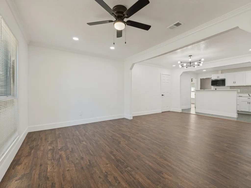 Single Family Residence For Sale in Dallas County , 1528 Priscilla Lane, Irving, Texas 75061, 7 Bedroom, 3 Bathroom, Garage spaces, 2,202 Sqft, built in 1953, mls#21390856, Real Estate Agent in Irving, Homes For Sale in Dallas county, Homes For Sale in Irving, Realtor in Irving Texas, Real Estate Brokerage Independent Realty Texas, Luminita Cordes Realtor