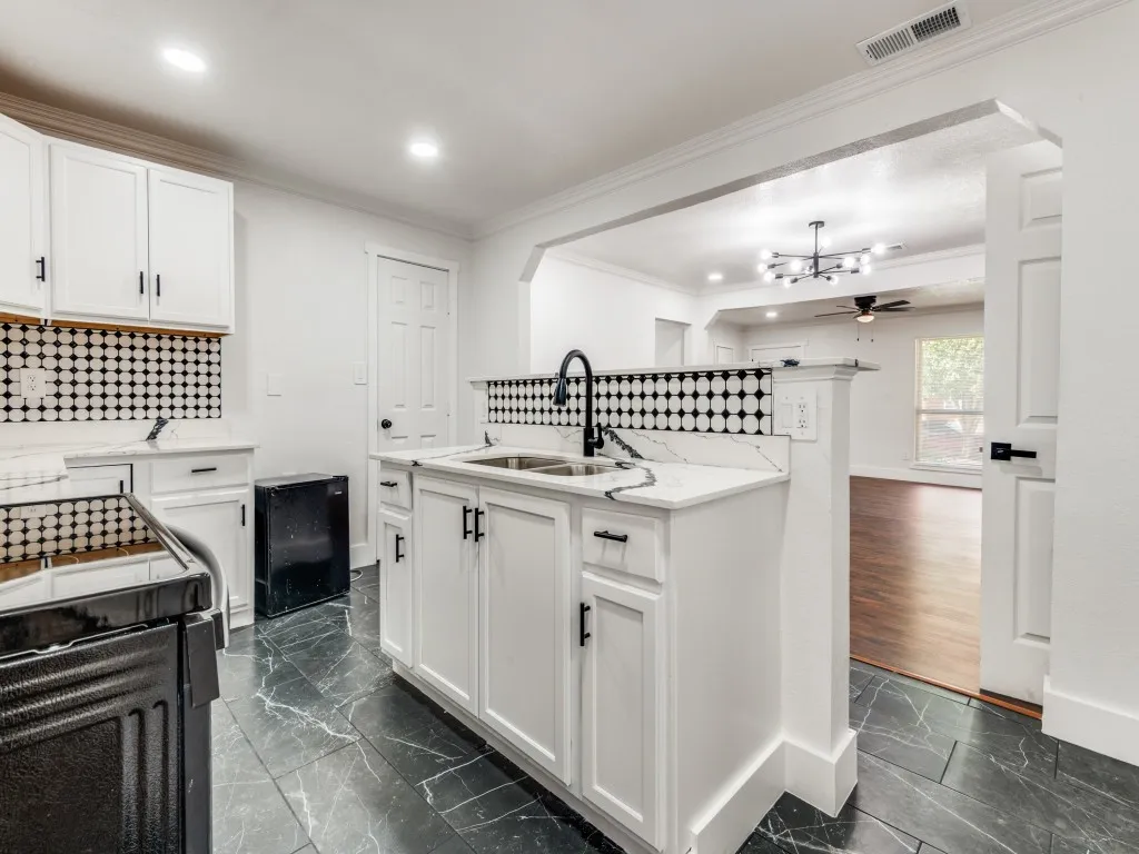 Single Family Residence For Sale in Dallas County , 1528 Priscilla Lane, Irving, Texas 75061, 7 Bedroom, 3 Bathroom, Garage spaces, 2,202 Sqft, built in 1953, mls#21390856, Real Estate Agent in Irving, Homes For Sale in Dallas county, Homes For Sale in Irving, Realtor in Irving Texas, Real Estate Brokerage Independent Realty Texas, Luminita Cordes Realtor