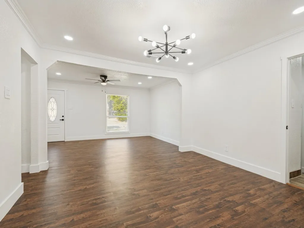 Single Family Residence For Sale in Dallas County , 1528 Priscilla Lane, Irving, Texas 75061, 7 Bedroom, 3 Bathroom, Garage spaces, 2,202 Sqft, built in 1953, mls#21390856, Real Estate Agent in Irving, Homes For Sale in Dallas county, Homes For Sale in Irving, Realtor in Irving Texas, Real Estate Brokerage Independent Realty Texas, Luminita Cordes Realtor
