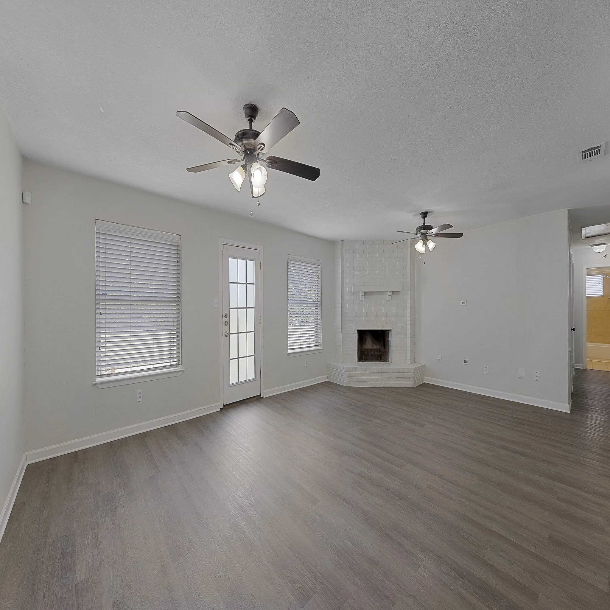 Single Family Residence For Rent in Dallas County , 1633 Bette Drive, Mesquite, Texas 75149, 3 Bedroom, 2 Bathroom, 2 Garage spaces, 1,548 Sqft, built in 1980, mls#21390918, Real Estate Agent in Mesquite, Homes For Rent in Dallas county, Homes For Rent in Mesquite, Realtor in Mesquite Texas, Real Estate Brokerage Independent Realty Texas, Luminita Cordes Realtor