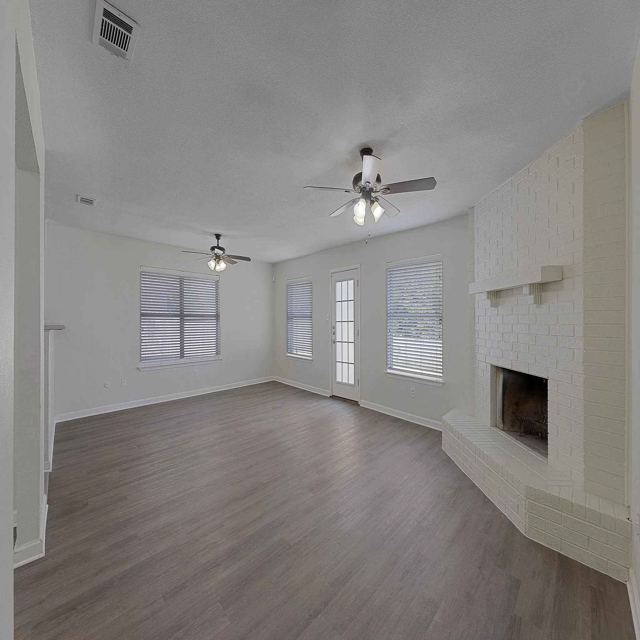 Single Family Residence For Rent in Dallas County , 1633 Bette Drive, Mesquite, Texas 75149, 3 Bedroom, 2 Bathroom, 2 Garage spaces, 1,548 Sqft, built in 1980, mls#21390918, Real Estate Agent in Mesquite, Homes For Rent in Dallas county, Homes For Rent in Mesquite, Realtor in Mesquite Texas, Real Estate Brokerage Independent Realty Texas, Luminita Cordes Realtor