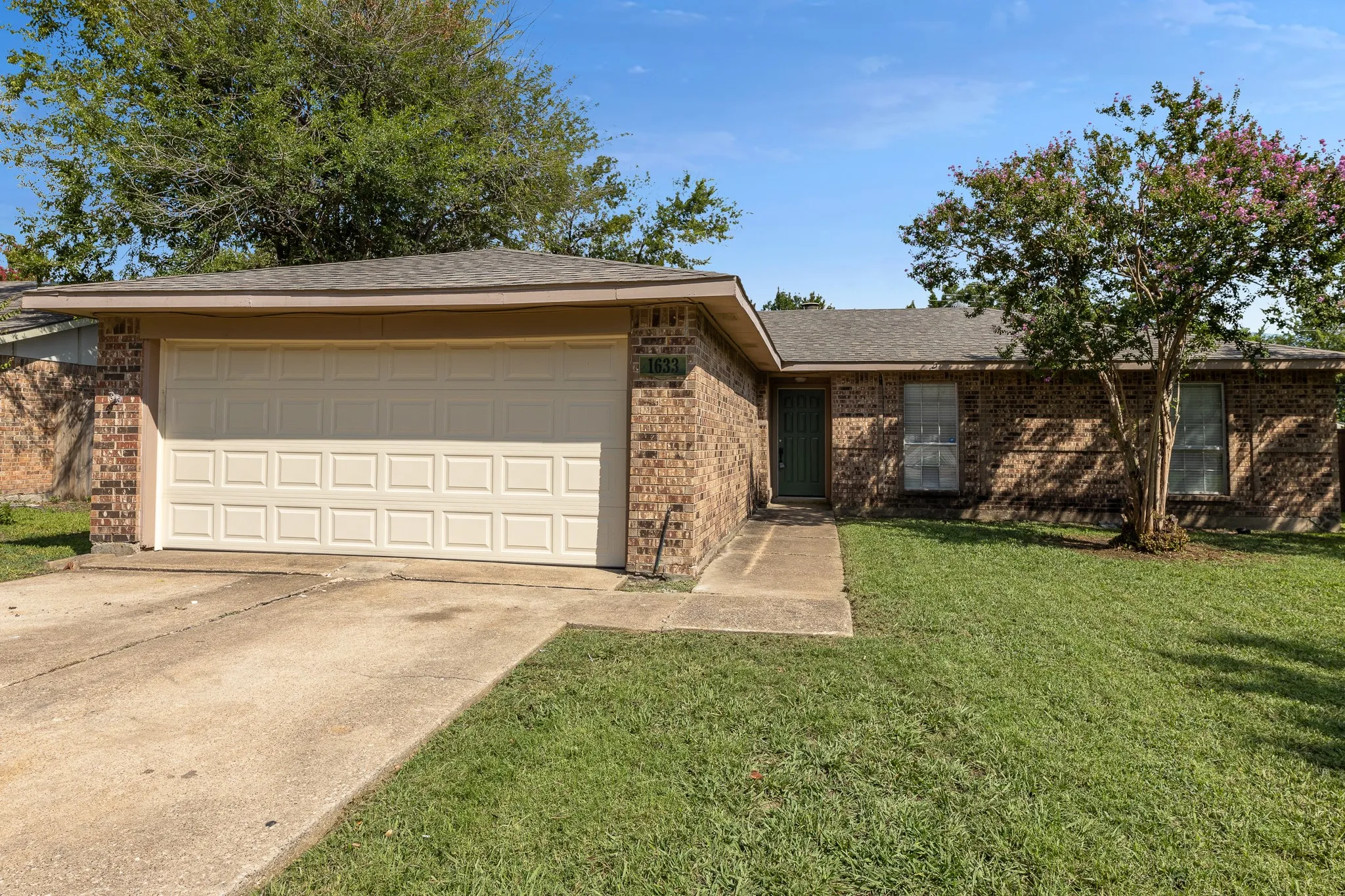 Single Family Residence For Rent