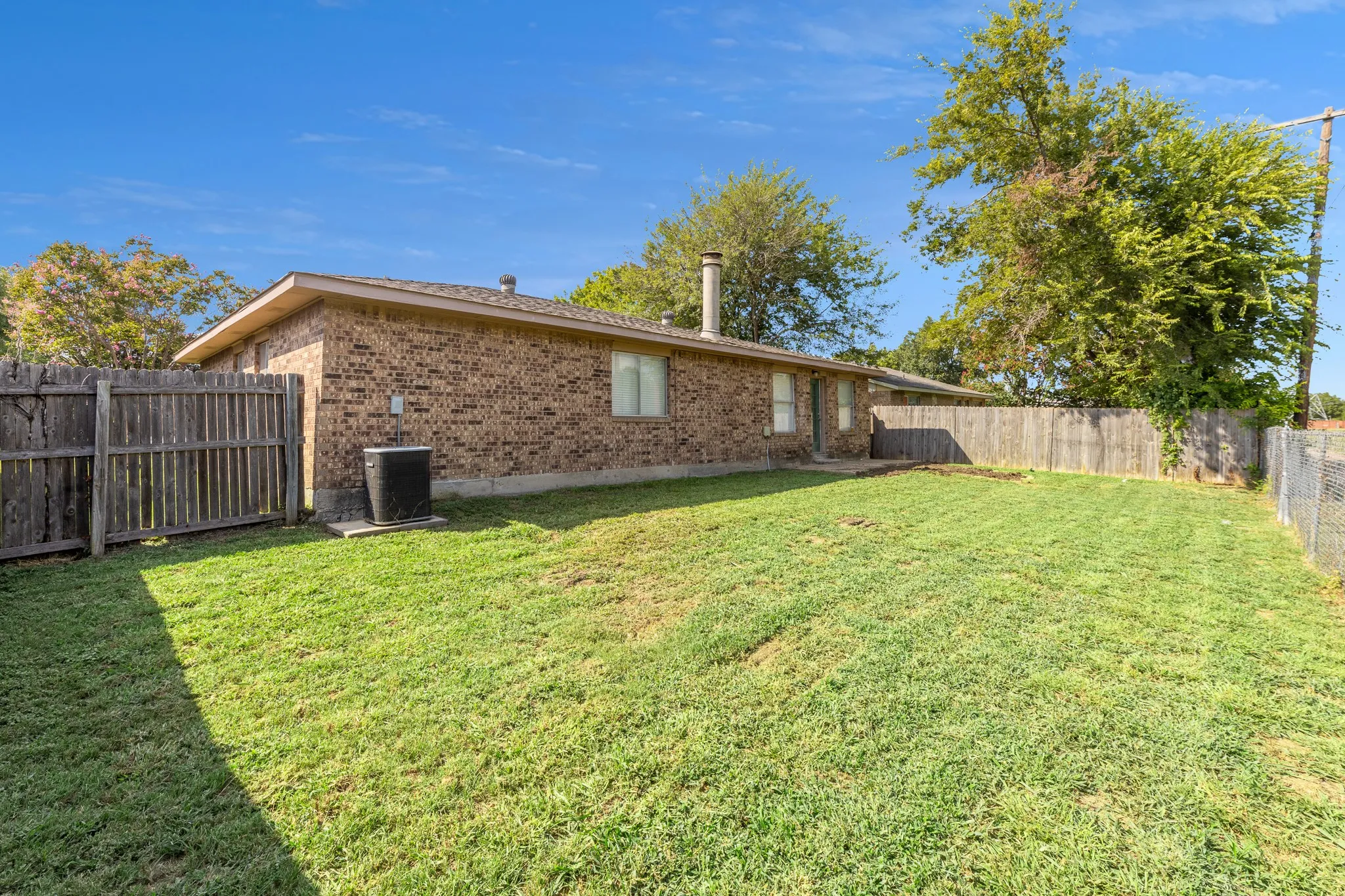Single Family Residence For Rent in Dallas County , 1633 Bette Drive, Mesquite, Texas 75149, 3 Bedroom, 2 Bathroom, 2 Garage spaces, 1,548 Sqft, built in 1980, mls#21390918, Real Estate Agent in Mesquite, Homes For Rent in Dallas county, Homes For Rent in Mesquite, Realtor in Mesquite Texas, Real Estate Brokerage Independent Realty Texas, Luminita Cordes Realtor